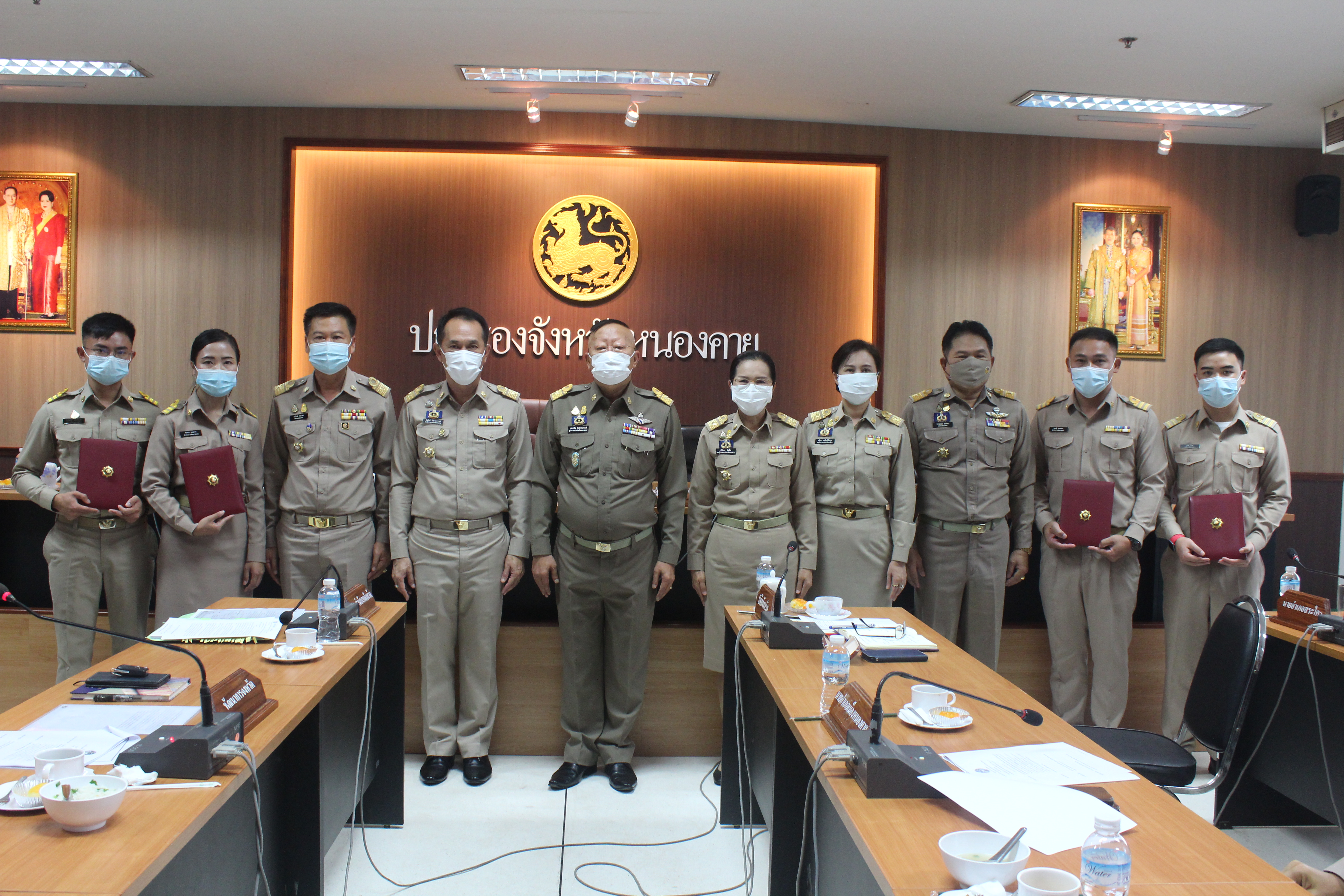 ผู้ว่าราชการจังหวัดหนองคายมอบวุฒิบัตรและเข็มวิทยฐานะแก่ผู้ผ่านการฝึกอบรมหลักสูตรพัฒนากรก่อนประจำการ รุ่นที่ 114 จำนวน 4 ราย