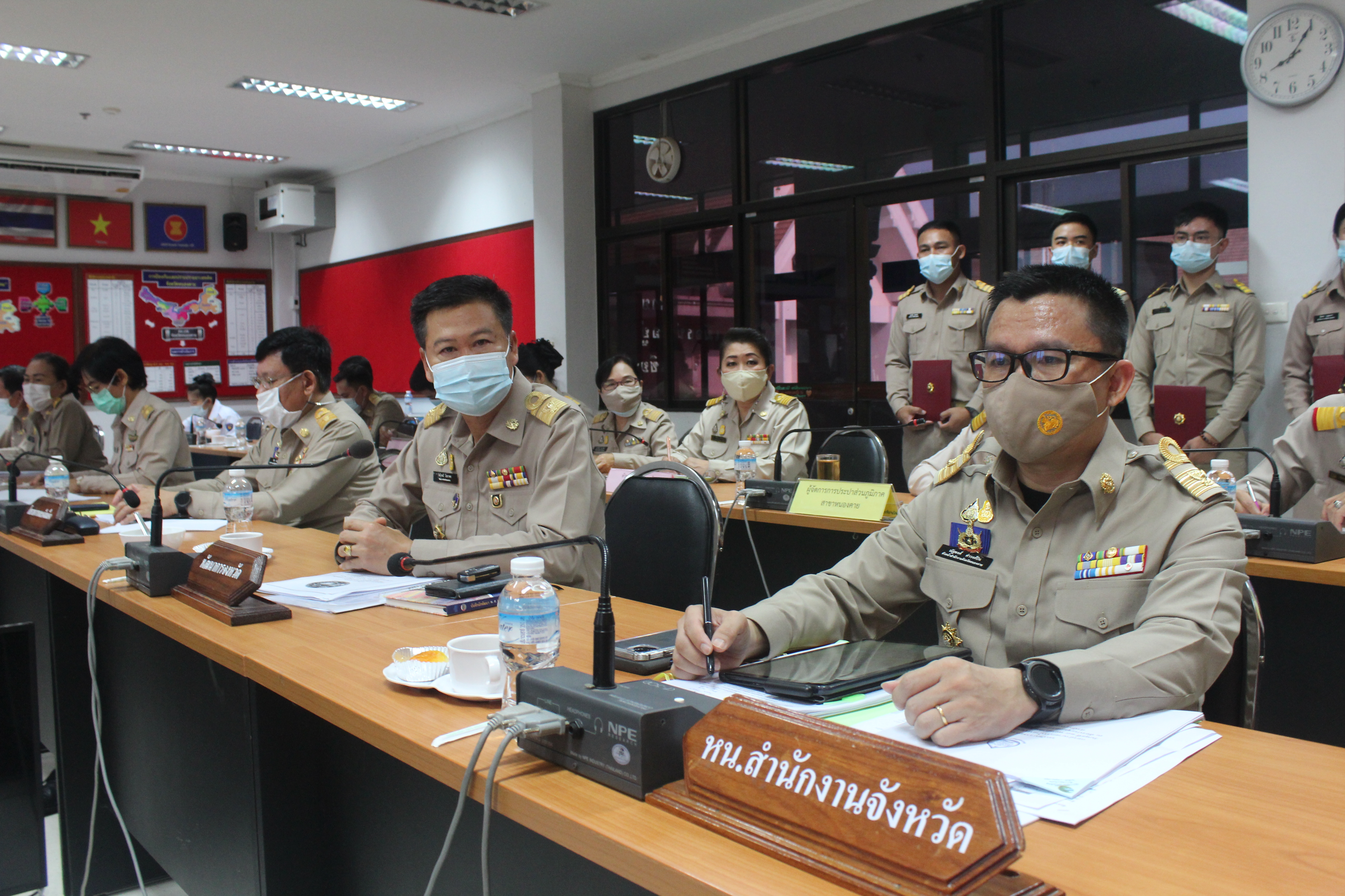 ผู้ว่าราชการจังหวัดหนองคายมอบวุฒิบัตรและเข็มวิทยฐานะแก่ผู้ผ่านการฝึกอบรมหลักสูตรพัฒนากรก่อนประจำการ รุ่นที่ 114 จำนวน 4 ราย