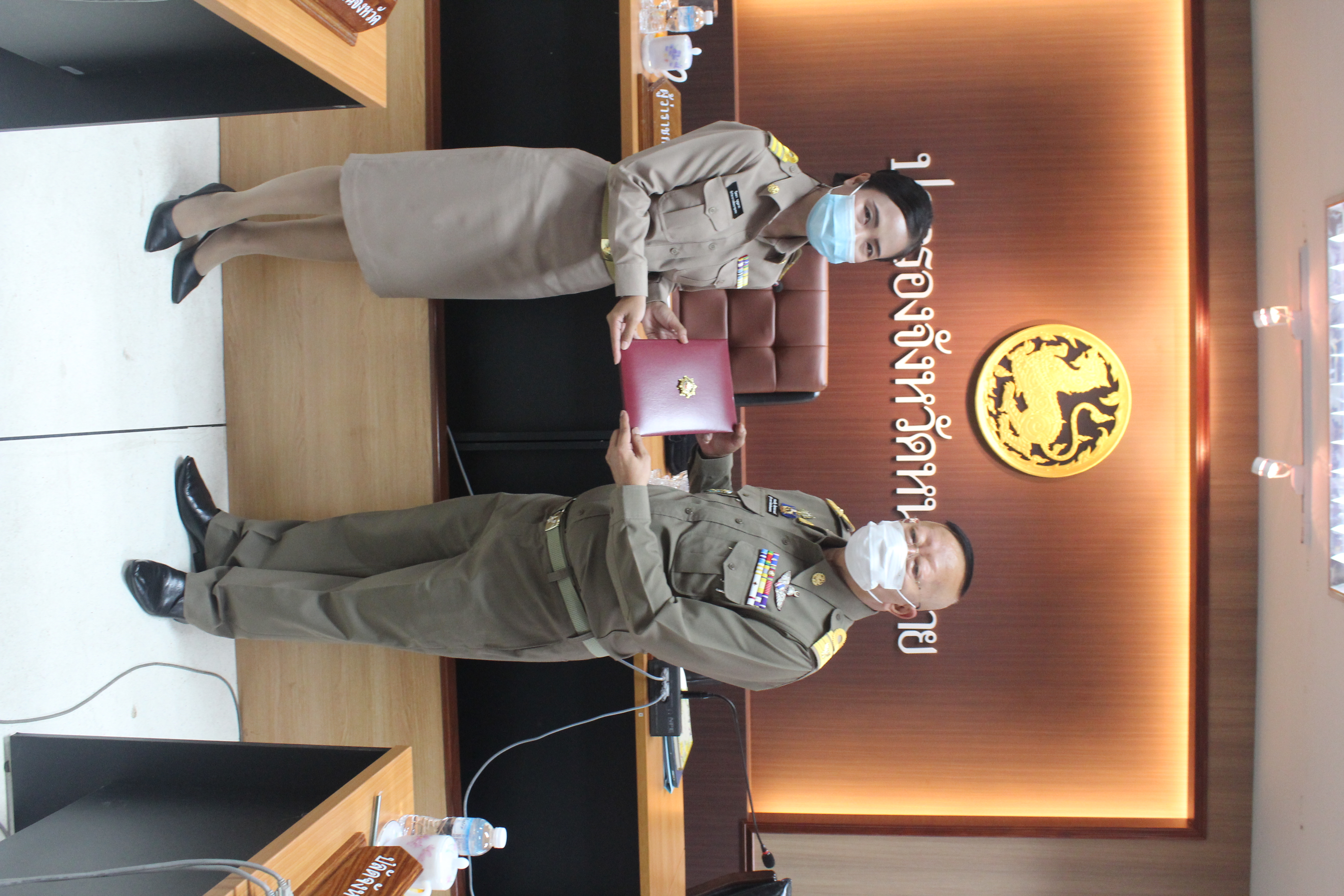 ผู้ว่าราชการจังหวัดหนองคายมอบวุฒิบัตรและเข็มวิทยฐานะแก่ผู้ผ่านการฝึกอบรมหลักสูตรพัฒนากรก่อนประจำการ รุ่นที่ 114 จำนวน 4 ราย