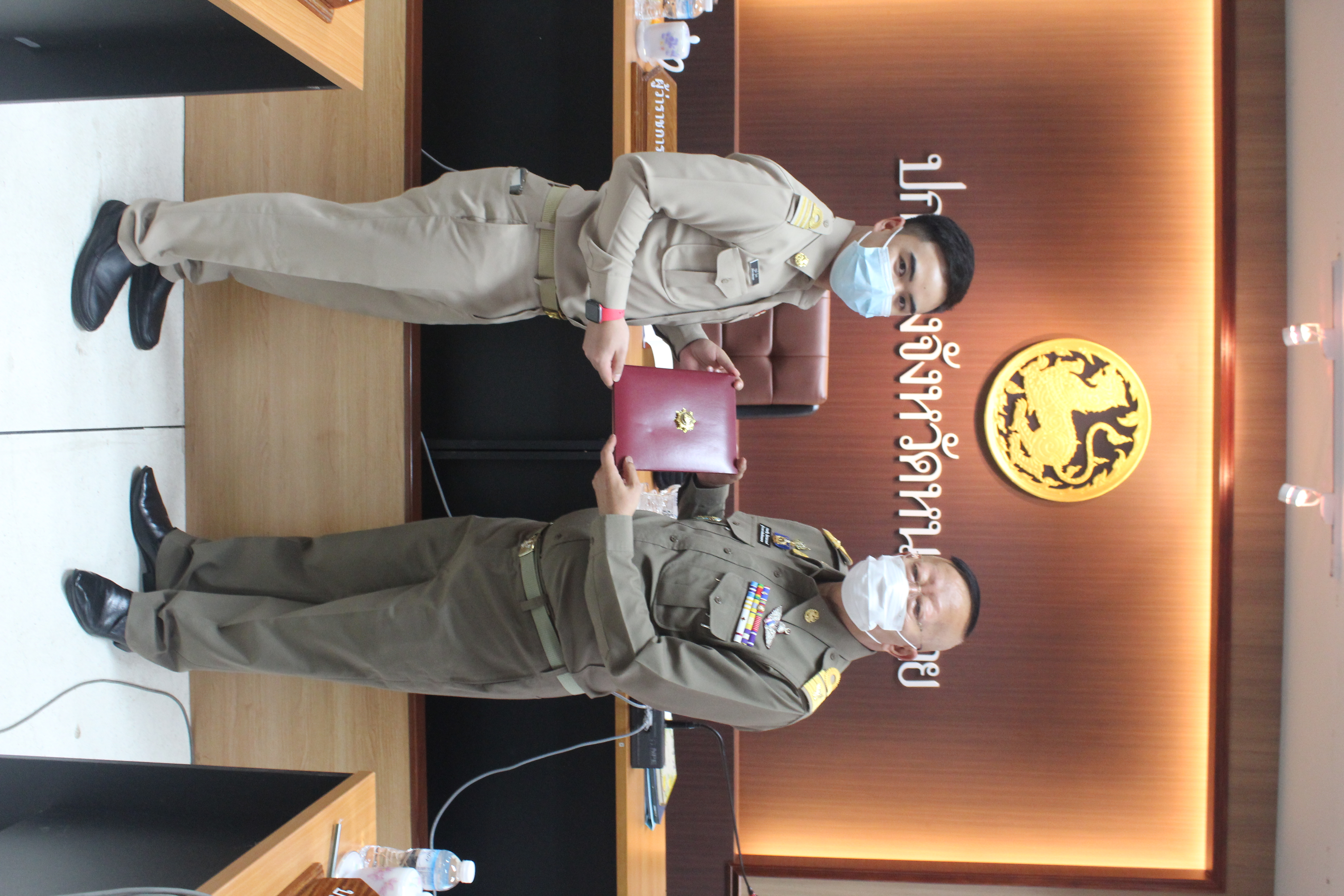 ผู้ว่าราชการจังหวัดหนองคายมอบวุฒิบัตรและเข็มวิทยฐานะแก่ผู้ผ่านการฝึกอบรมหลักสูตรพัฒนากรก่อนประจำการ รุ่นที่ 114 จำนวน 4 ราย