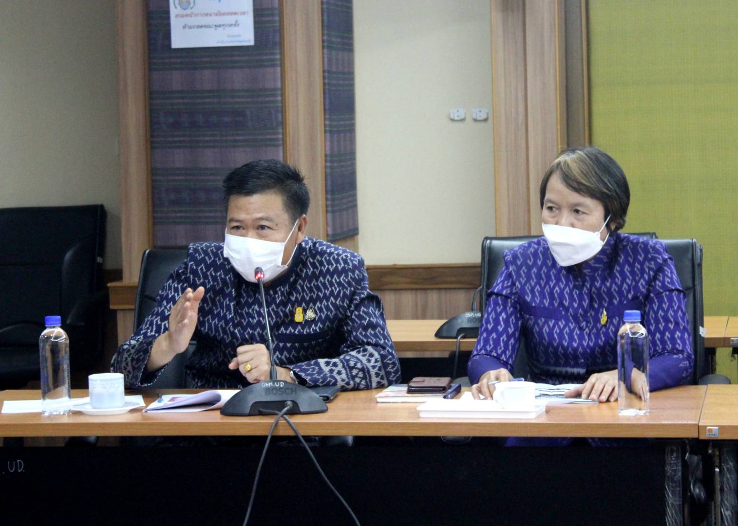 พช.หนองคาย ร่วมกับผู้ตรวจราชการกรมปฏิบัติหน้าที่ผู้อำนวยการสำนักงานกองทุนพัฒนาบทบาทสตรีและคณะ ประชุมติดตามการขับเคลื่อนกองทุนพัฒนาบทบาทสตรีและการบริหารจัดการหนี้กองทุนพัฒนาบทบาทสตรี