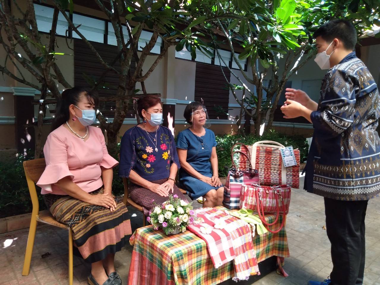 พช.หนองคาย ดำเนินโครงการพัฒนาผลิตภัณฑ์ OTOP โดยเครือข่ายองค์ความรู้ KBO จังหวัด ประจำปี 2564
