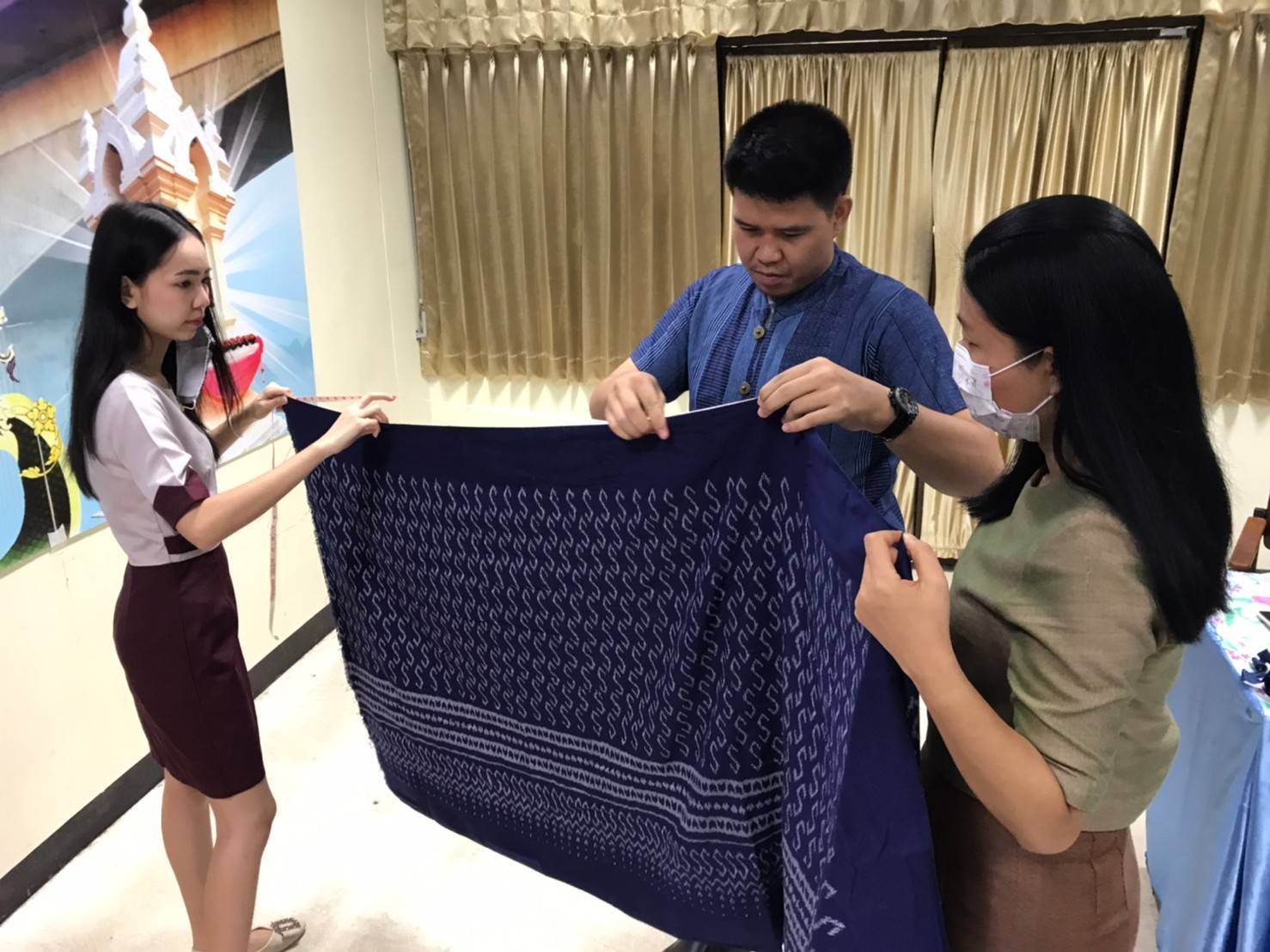 พช.หนองคาย เตรียมความพร้อมส่งผ้าเข้าร่วมกิจกรรมการประกวดลายผ้าพระราชทาน “ผ้าลายขอเจ้าฟ้าสิริวัณณวรีฯ” ระดับภาคตะวันออกเฉียงเหนือ ณ จังหวัดอุดรธานี