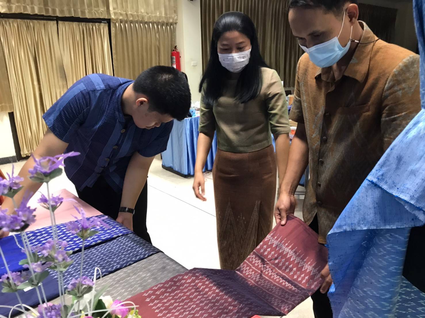 พช.หนองคาย เตรียมความพร้อมส่งผ้าเข้าร่วมกิจกรรมการประกวดลายผ้าพระราชทาน “ผ้าลายขอเจ้าฟ้าสิริวัณณวรีฯ” ระดับภาคตะวันออกเฉียงเหนือ ณ จังหวัดอุดรธานี