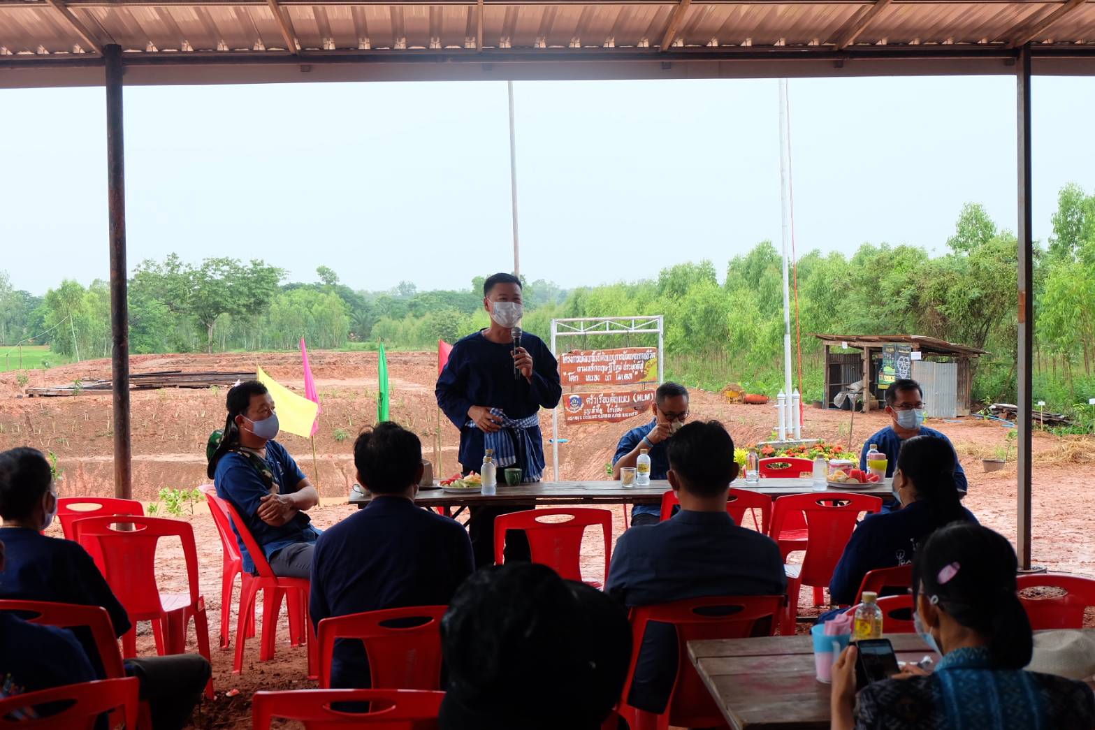 พช.หนองคาย ดำเนินกิจกรรมเอามื้อสามัคคี “โคก หนอง นา โมเดล”