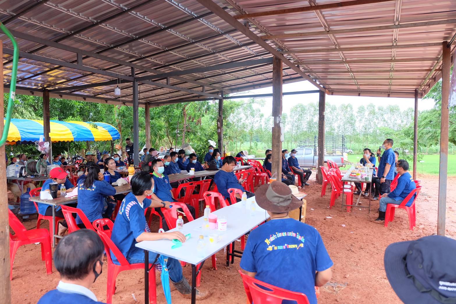 พช.หนองคาย ดำเนินกิจกรรมเอามื้อสามัคคี “โคก หนอง นา โมเดล”
