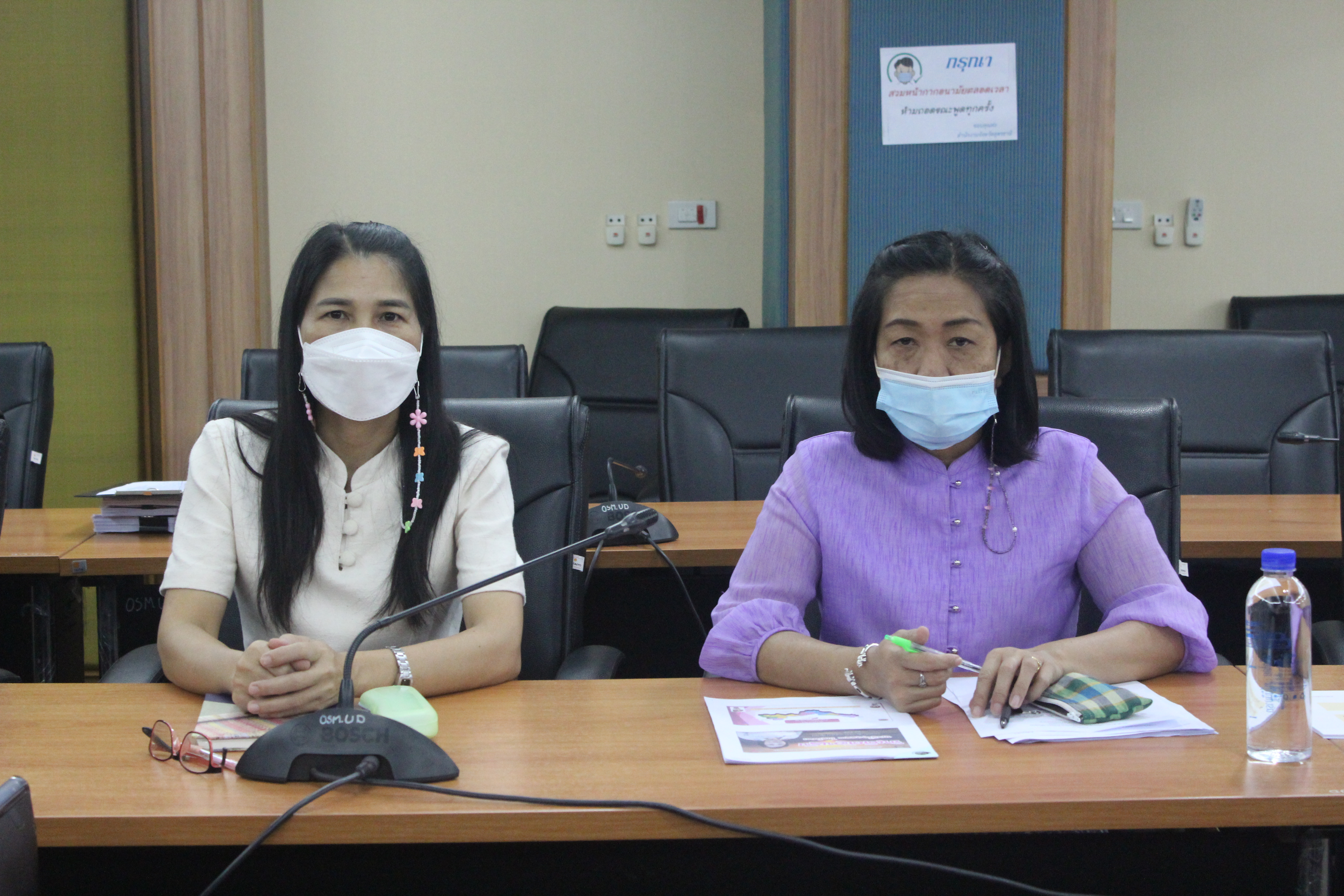 พช.หนองคาย ร่วมกับผู้ตรวจราชการกรมปฏิบัติหน้าที่ผู้อำนวยการสำนักงานกองทุนพัฒนาบทบาทสตรีและคณะ ประชุมติดตามการขับเคลื่อนกองทุนพัฒนาบทบาทสตรีและการบริหารจัดการหนี้กองทุนพัฒนาบทบาทสตรี