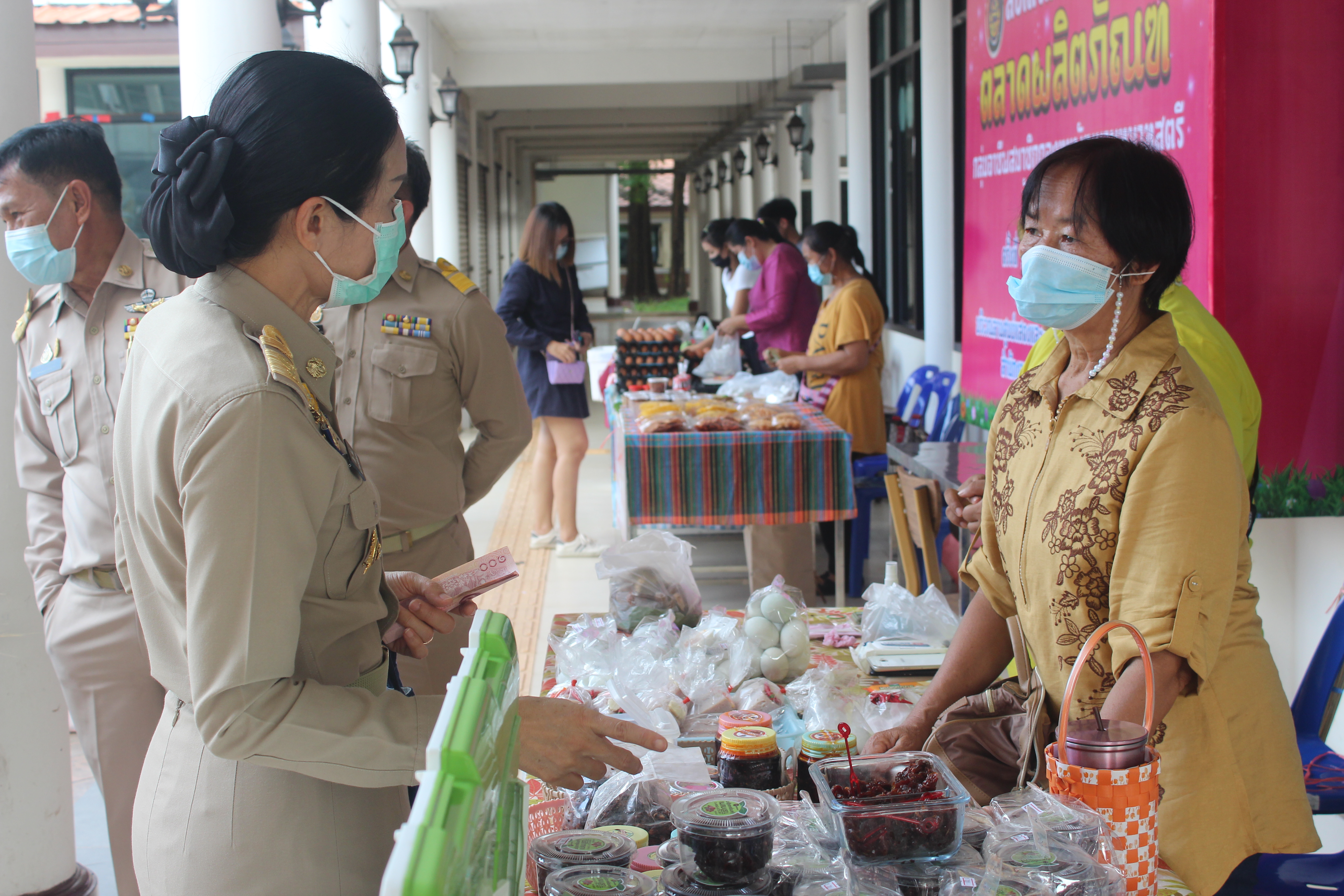 จังหวัดหนองคาย จัดตลาดชุมชน คนหนองคาย ร่วมใจฝ่าวิกฤตไปด้วยกัน