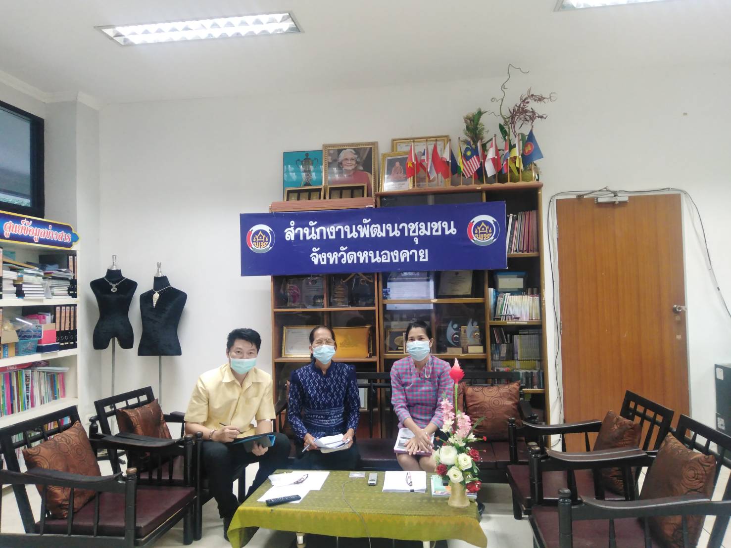 พช.หนองคาย ร่วมรับฟังการประชุมชี้แจงซักซ้อมแนวทางการจ้างเหมาบริการ ตำแหน่งนักพัฒนาพื้นที่ต้นแบบ (นพต.)ปฏิบัติภารกิจตามโครงการพัฒนาพื้นที่ต้นแบบการพัฒนาคุณภาพชีวิตตามหลักทฤษฎีใหม่ประยุกต์สู่ “โคก หนอง นา โมเดล” ผ่านระบบวีดิทัศน์ทางไกล (Video Conference)