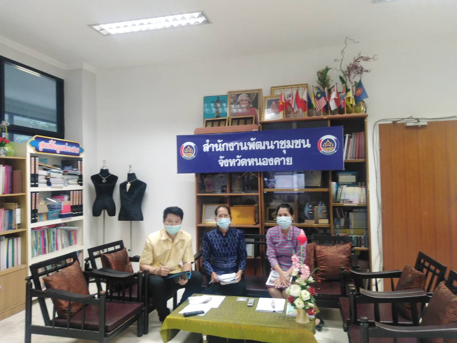 พช.หนองคาย ร่วมรับฟังการประชุมชี้แจงซักซ้อมแนวทางการจ้างเหมาบริการ ตำแหน่งนักพัฒนาพื้นที่ต้นแบบ (นพต.)ปฏิบัติภารกิจตามโครงการพัฒนาพื้นที่ต้นแบบการพัฒนาคุณภาพชีวิตตามหลักทฤษฎีใหม่ประยุกต์สู่ “โคก หนอง นา โมเดล” ผ่านระบบวีดิทัศน์ทางไกล (Video Conference)