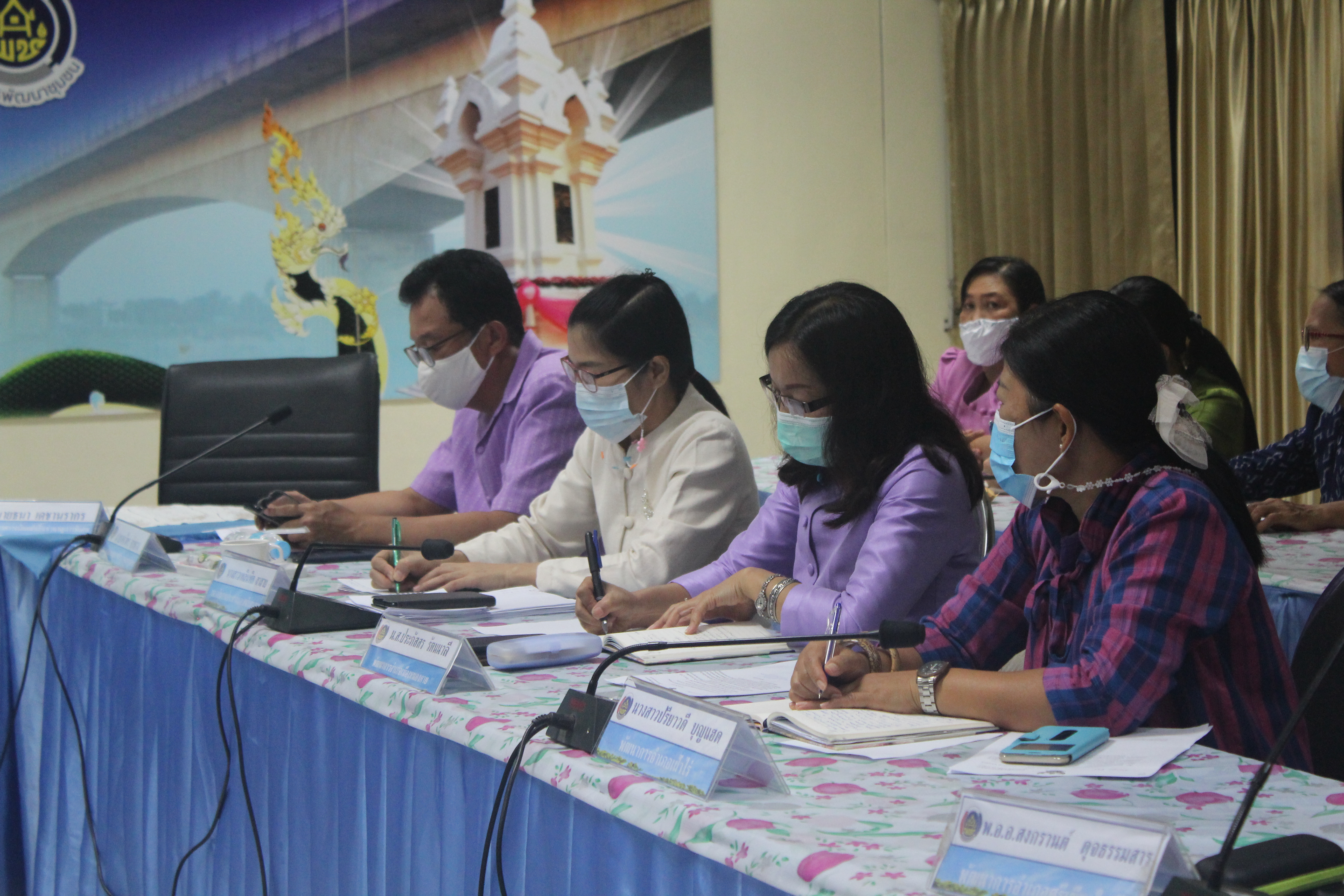 พช.หนองคาย ร่วมกับ สำนักงานตรวจเงินแผ่นดินจังหวัดหนองคาย จัดประชุมให้ความรู้ในการบริหารความเสี่ยงเพื่อเตรียมความพร้อมและป้องกันความผิดพลาดในการดำเนินงานโครงการพัฒนาพื้นที่ต้นแบบ โคกหนองนาโมเดล “โคก หนอง นา โมเดล”