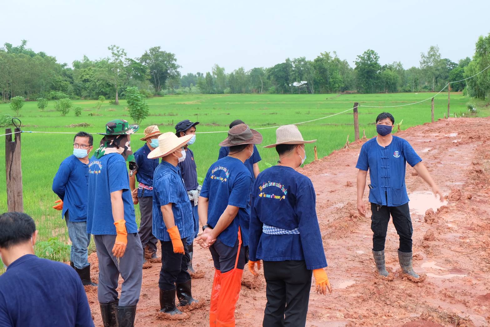 พช.หนองคาย ดำเนินกิจกรรมเอามื้อสามัคคี “โคก หนอง นา โมเดล”