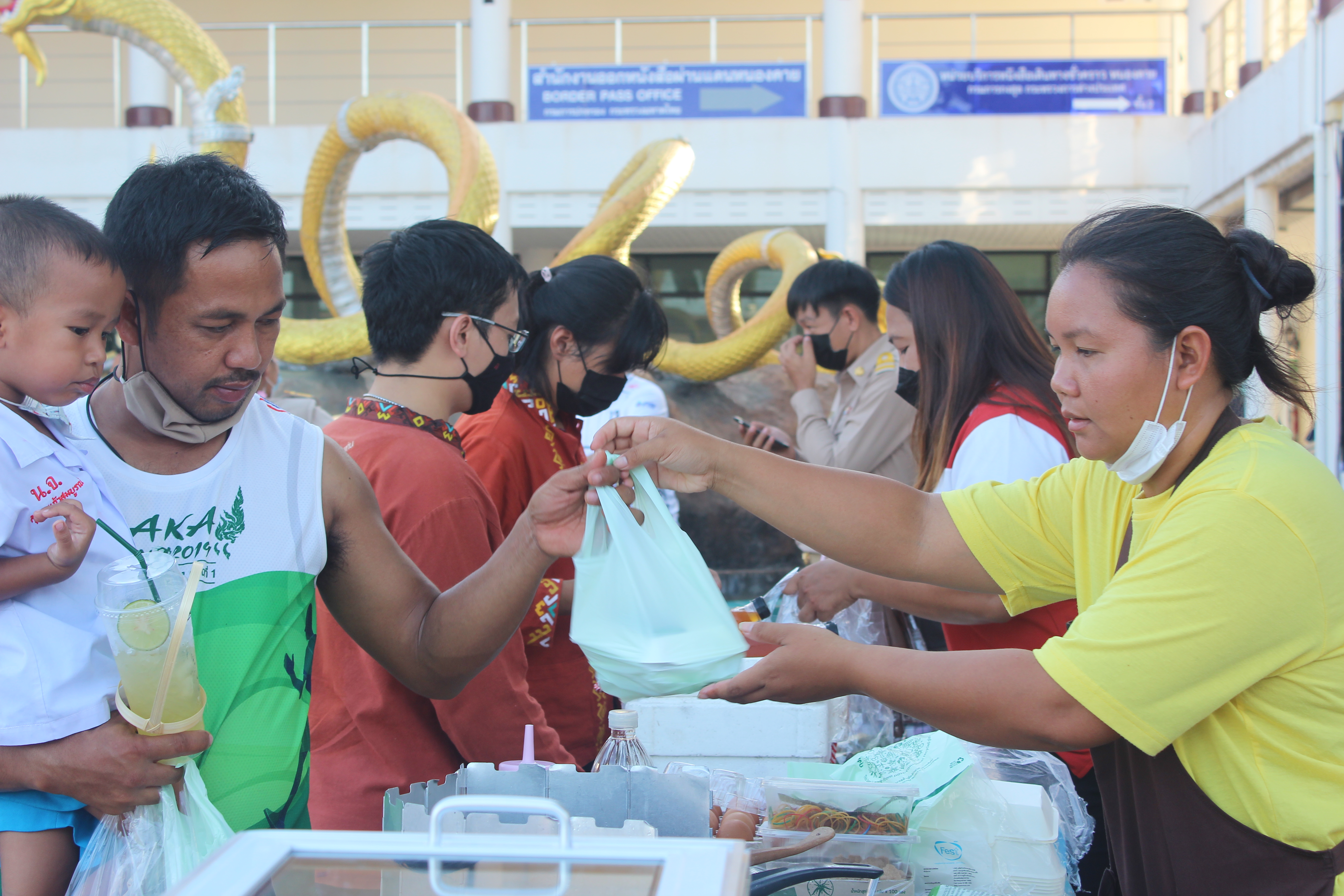 จังหวัดหนองคาย จัดตลาดชุมชน คนหนองคาย ร่วมใจฝ่าวิกฤตไปด้วยกัน