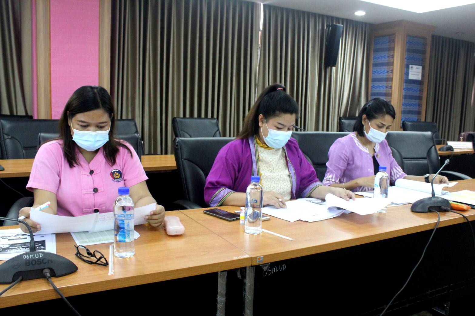 พช.หนองคาย ร่วมกับผู้ตรวจราชการกรมปฏิบัติหน้าที่ผู้อำนวยการสำนักงานกองทุนพัฒนาบทบาทสตรีและคณะ ประชุมติดตามการขับเคลื่อนกองทุนพัฒนาบทบาทสตรีและการบริหารจัดการหนี้กองทุนพัฒนาบทบาทสตรี