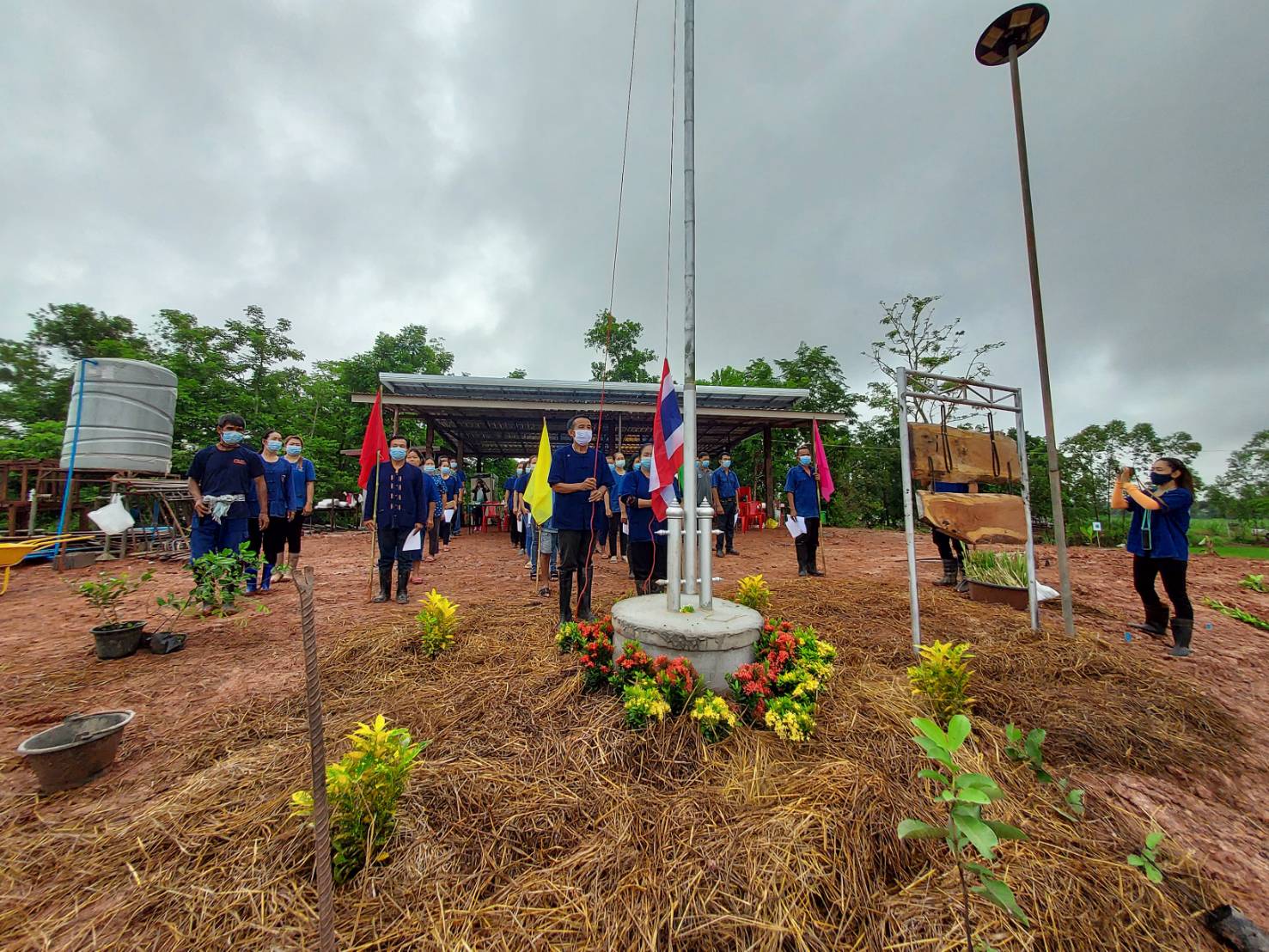 พช.หนองคาย ดำเนินกิจกรรมเอามื้อสามัคคี “โคก หนอง นา โมเดล”
