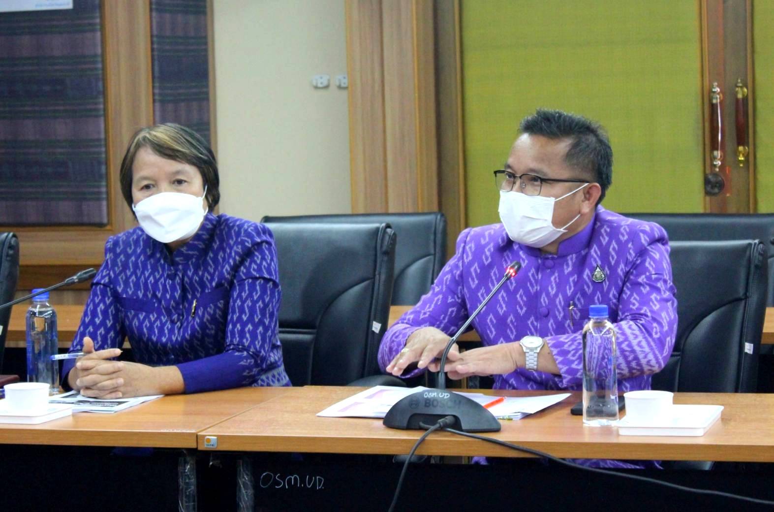 พช.หนองคาย ร่วมกับผู้ตรวจราชการกรมปฏิบัติหน้าที่ผู้อำนวยการสำนักงานกองทุนพัฒนาบทบาทสตรีและคณะ ประชุมติดตามการขับเคลื่อนกองทุนพัฒนาบทบาทสตรีและการบริหารจัดการหนี้กองทุนพัฒนาบทบาทสตรี