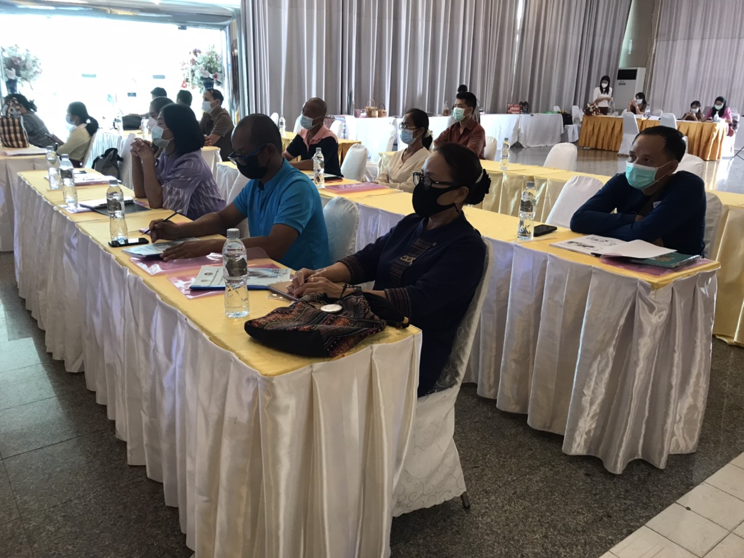 พช.หนองคาย ดำเนินโครงการพัฒนาศักยภาพผู้ประกอบการสู่ยุค 4.0 กิจกรรม : ประชุมเชิงปฏิบัติการเพื่อพัฒนาศักยภาพผู้ประกอบการ OTOP สู่ยุค 4.0