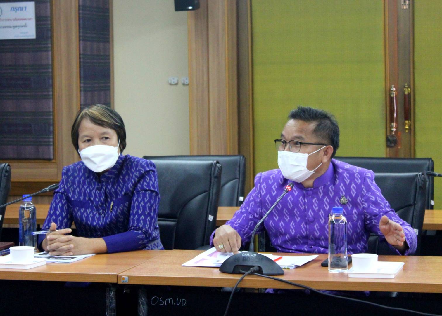 พช.หนองคาย ร่วมกับผู้ตรวจราชการกรมปฏิบัติหน้าที่ผู้อำนวยการสำนักงานกองทุนพัฒนาบทบาทสตรีและคณะ ประชุมติดตามการขับเคลื่อนกองทุนพัฒนาบทบาทสตรีและการบริหารจัดการหนี้กองทุนพัฒนาบทบาทสตรี