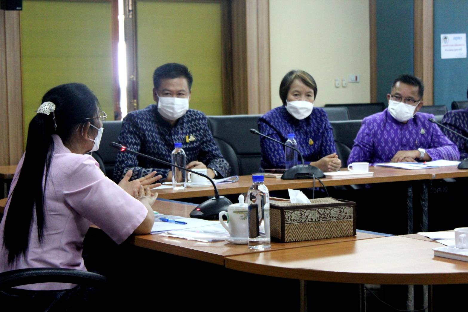 พช.หนองคาย ร่วมกับผู้ตรวจราชการกรมปฏิบัติหน้าที่ผู้อำนวยการสำนักงานกองทุนพัฒนาบทบาทสตรีและคณะ ประชุมติดตามการขับเคลื่อนกองทุนพัฒนาบทบาทสตรีและการบริหารจัดการหนี้กองทุนพัฒนาบทบาทสตรี