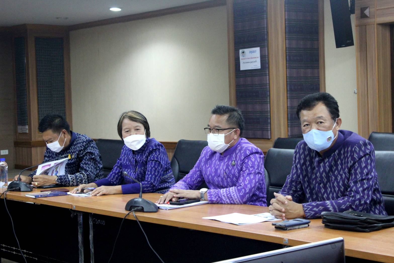 พช.หนองคาย ร่วมกับผู้ตรวจราชการกรมปฏิบัติหน้าที่ผู้อำนวยการสำนักงานกองทุนพัฒนาบทบาทสตรีและคณะ ประชุมติดตามการขับเคลื่อนกองทุนพัฒนาบทบาทสตรีและการบริหารจัดการหนี้กองทุนพัฒนาบทบาทสตรี