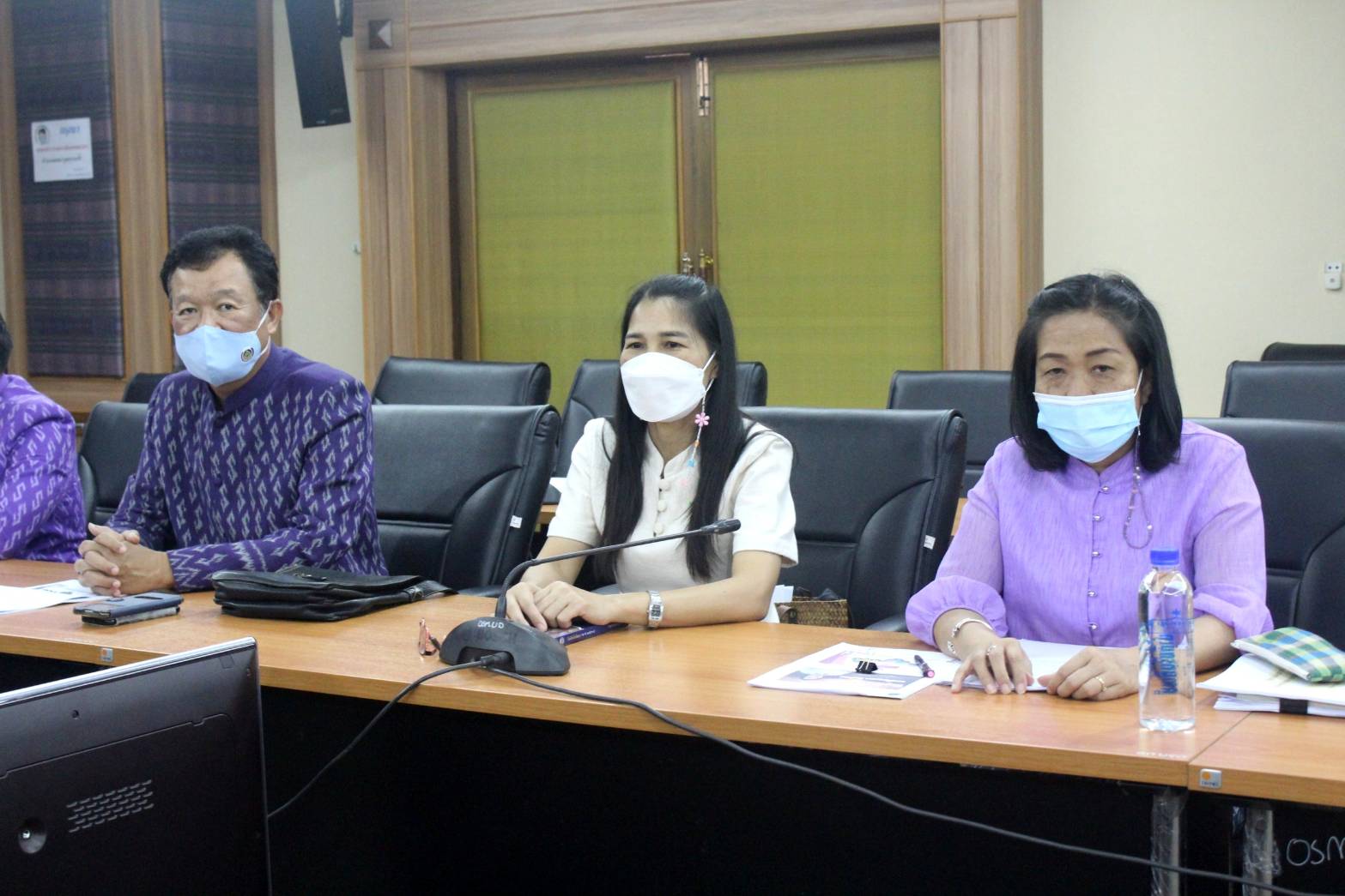 พช.หนองคาย ร่วมกับผู้ตรวจราชการกรมปฏิบัติหน้าที่ผู้อำนวยการสำนักงานกองทุนพัฒนาบทบาทสตรีและคณะ ประชุมติดตามการขับเคลื่อนกองทุนพัฒนาบทบาทสตรีและการบริหารจัดการหนี้กองทุนพัฒนาบทบาทสตรี