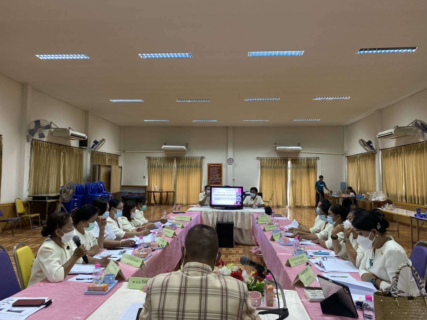 พช.หนองคาย เข้าร่วมการคัดเลือกคนกองทุนพัฒนาบทบาทสตรีดีเด่น ระดับเขตตรวจราชการที่ 10 ผ่านระบบการประชุมออนไลน์