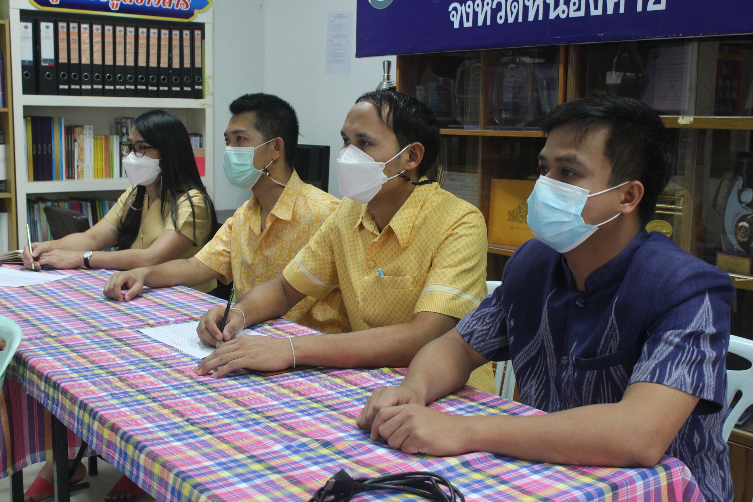 พช.หนองคาย ร่วมรับฟังการประชุมกิจกรรม KICK OFF โครงการพัฒาคุณภาพผลิตภัณฑ์ OTOP กลุ่มปรับตัวสู่การพัฒนา (Quadrant D) ให้มีคุณภาพมาตรฐาน กิจกรรมที่ 1 พัฒนายกระดับผลิตภัณฑ์ OTOP กลุ่มปรับตัวสู่การพัฒนา (Quadrant D) ประภทของใช้ ของตกแต่ง ของที่ระลึก ผ่านระบบประชุมออนไลน์ ระบบ ZOOM