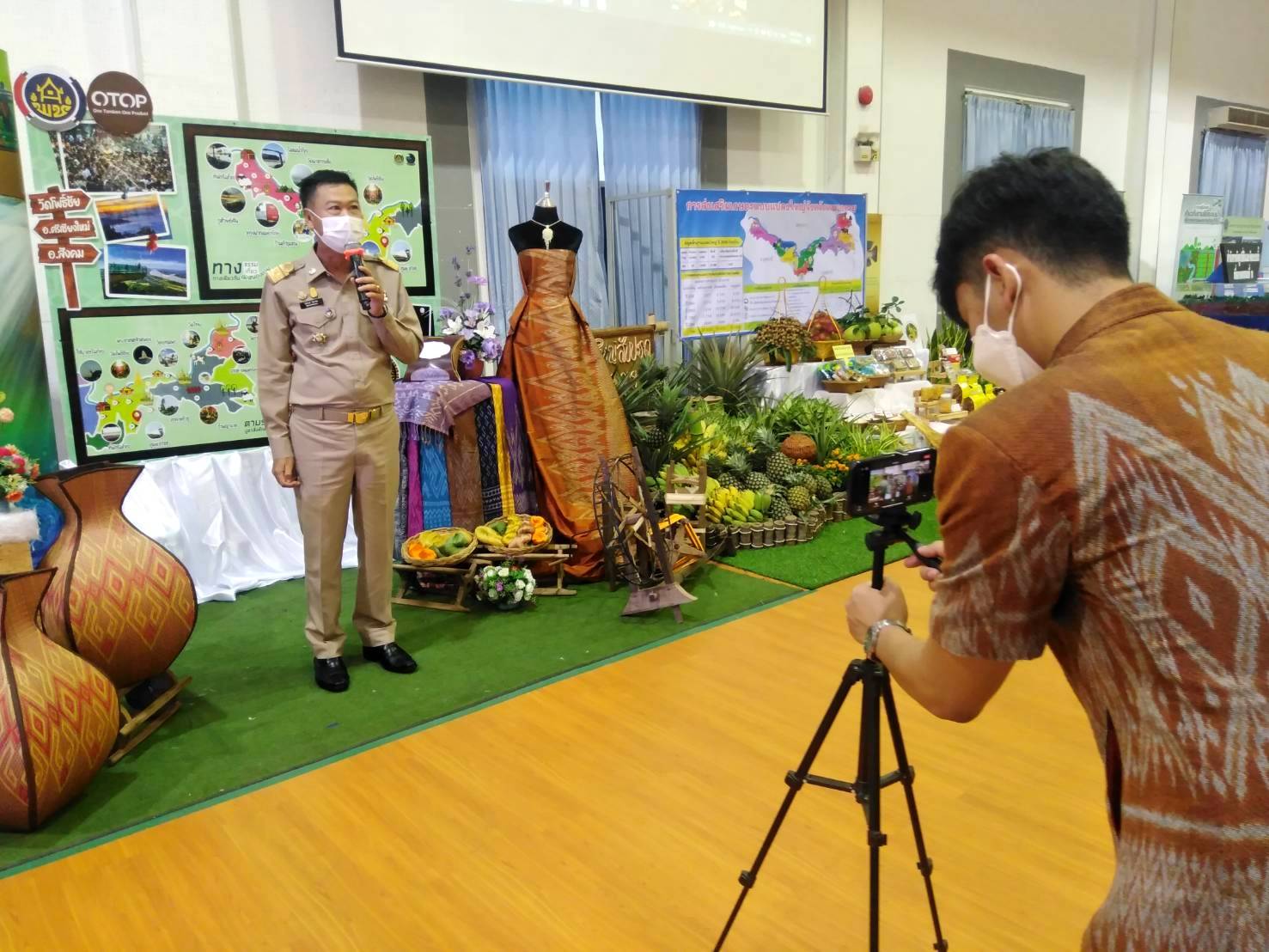 จังหวัดหนองคาย จัดกิจกรรมรับการประเมินรางวัลเลิศรัฐ หมวด 3 และหมวด 6 ประจำปี 2564 ผ่านระบบห้องประชุมทางไกล (ระบบ Zoom)