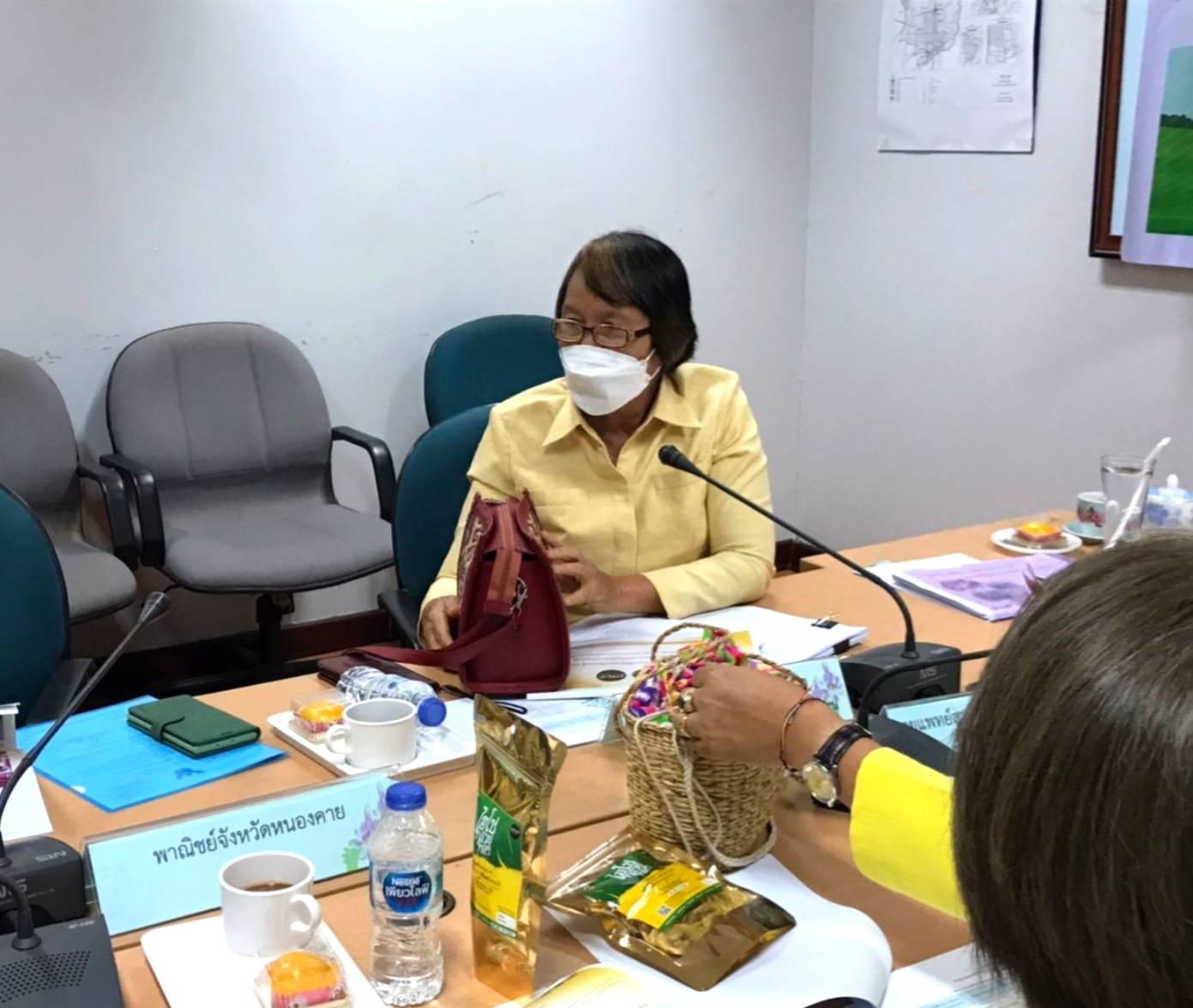 พช.หนองคาย ดำเนินโครงการพัฒนาผลิตภัณฑ์ OTOP โดยเครือข่ายองค์ความรู้ KBO จังหวัด กิจกรรมที่ 2 ออกแบบ พัฒนาผลิตภัณฑ์และบรรจุภัณฑ์