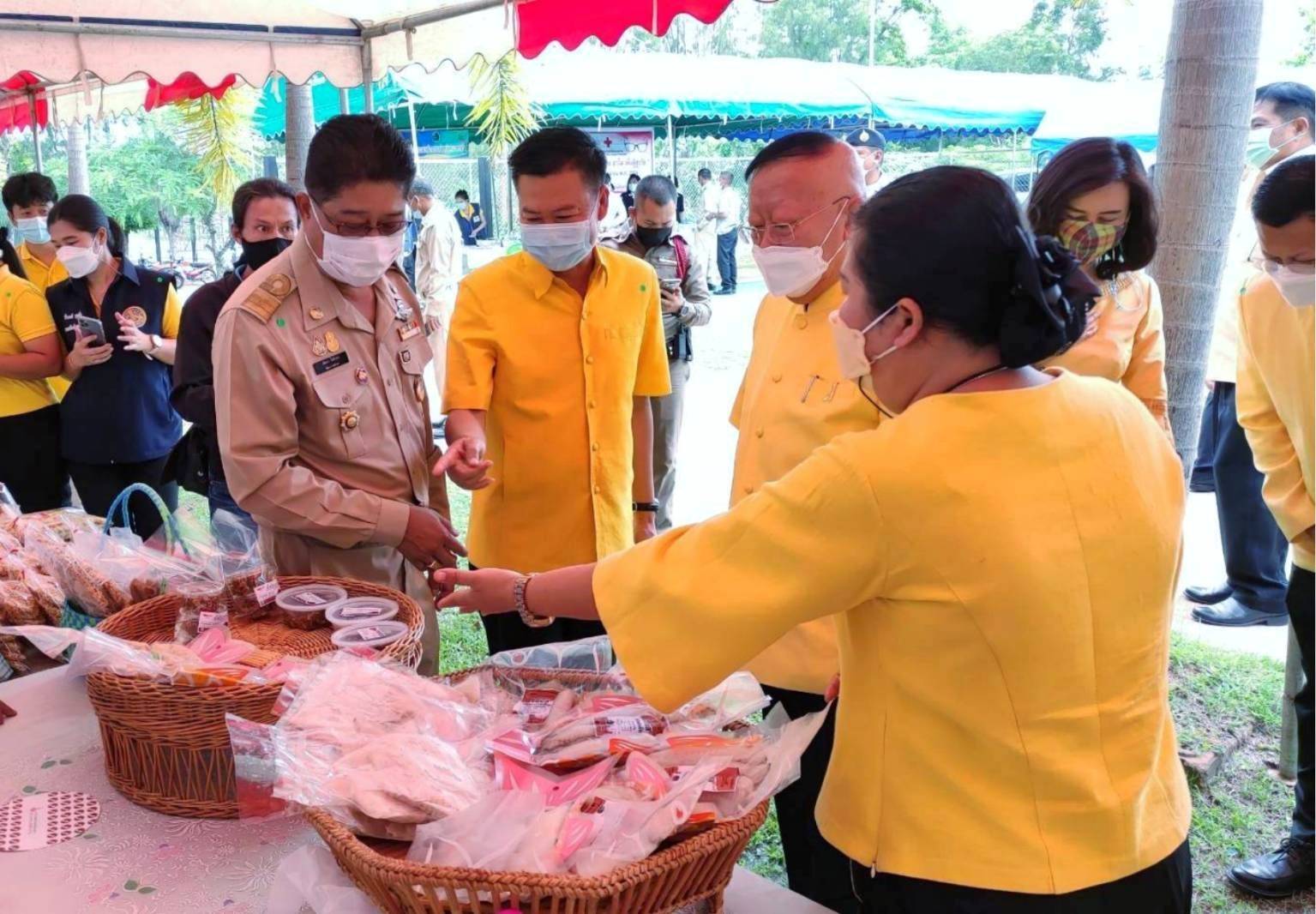 จังหวัดหนองคาย จัดกิจกรรมโครงการจังหวัดเคลื่อนที่ “หน่วยบำบัดทุกข์ บำรุงสุข สร้างรอยยิ้มให้ประชาชน” นำส่วนราชการออกให้บริการประชาชนในพื้นที่ โรงเรียนโคกคอนวิทยาคม อ.ท่าบ่อ จ.หนองคาย