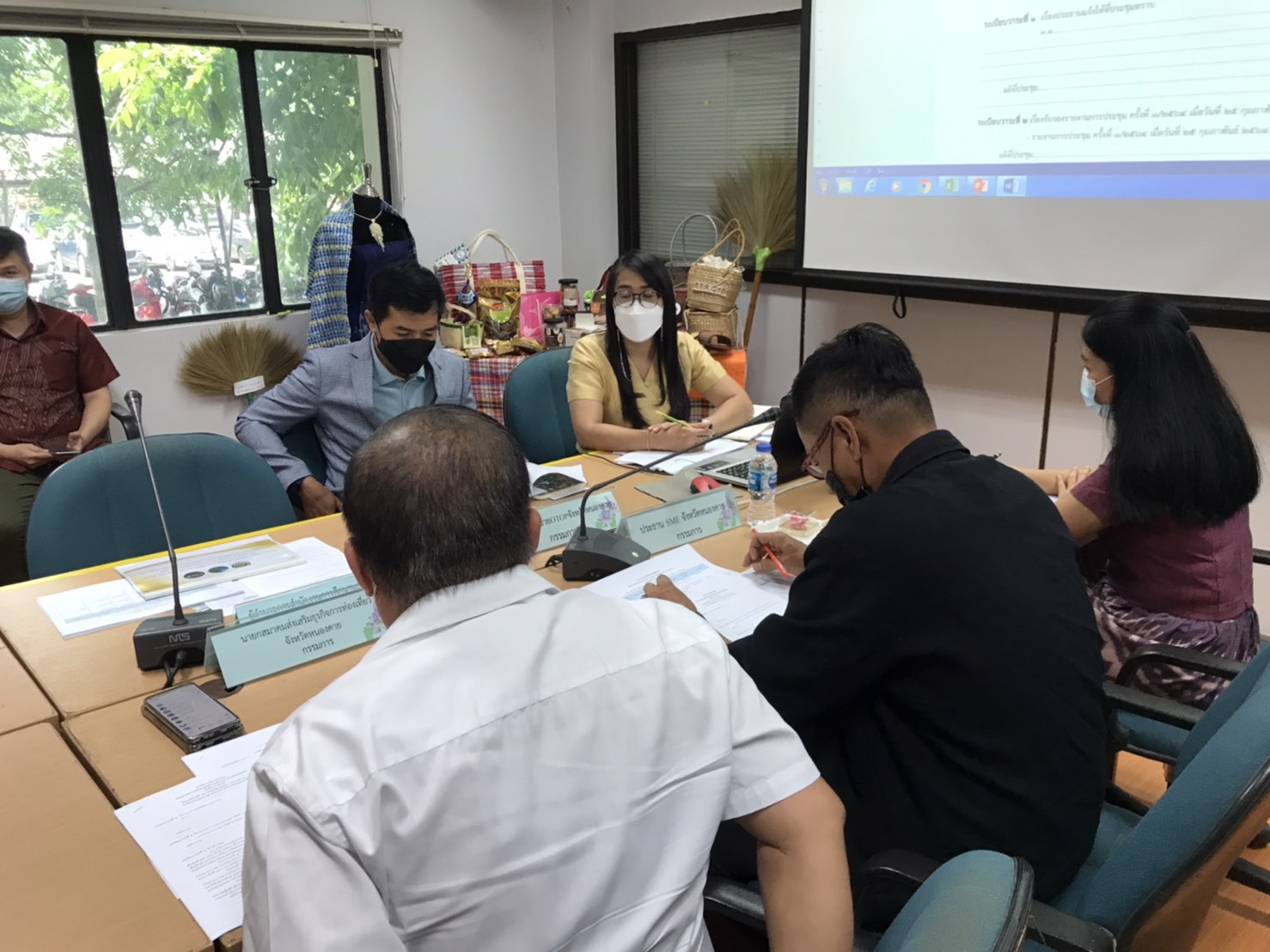 พช.หนองคาย ดำเนินโครงการพัฒนาผลิตภัณฑ์ OTOP โดยเครือข่ายองค์ความรู้ KBO จังหวัด กิจกรรมที่ 2 ออกแบบ พัฒนาผลิตภัณฑ์และบรรจุภัณฑ์
