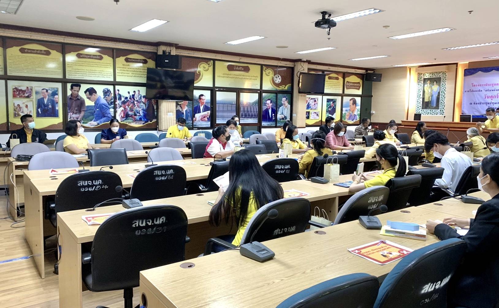 พช.หนองคาย ร่วมรับฟังความคิดเห็น ข้อเสนอแนะ และแนวทางในการดำเนินงานด้านสตรีระดับจังหวัด ในการประชุมโครงการประชุมเชิงปฏิบัติการสมัชชาสตรีจังหวัดหนองคาย ประจำปี 2564 ภายใต้แนวคิด “เสริมพลังสตรีและเด็กหญิงสู่ความเสมอภาค ร่วมตัดสินใจ ไร้ความรุนแรง”