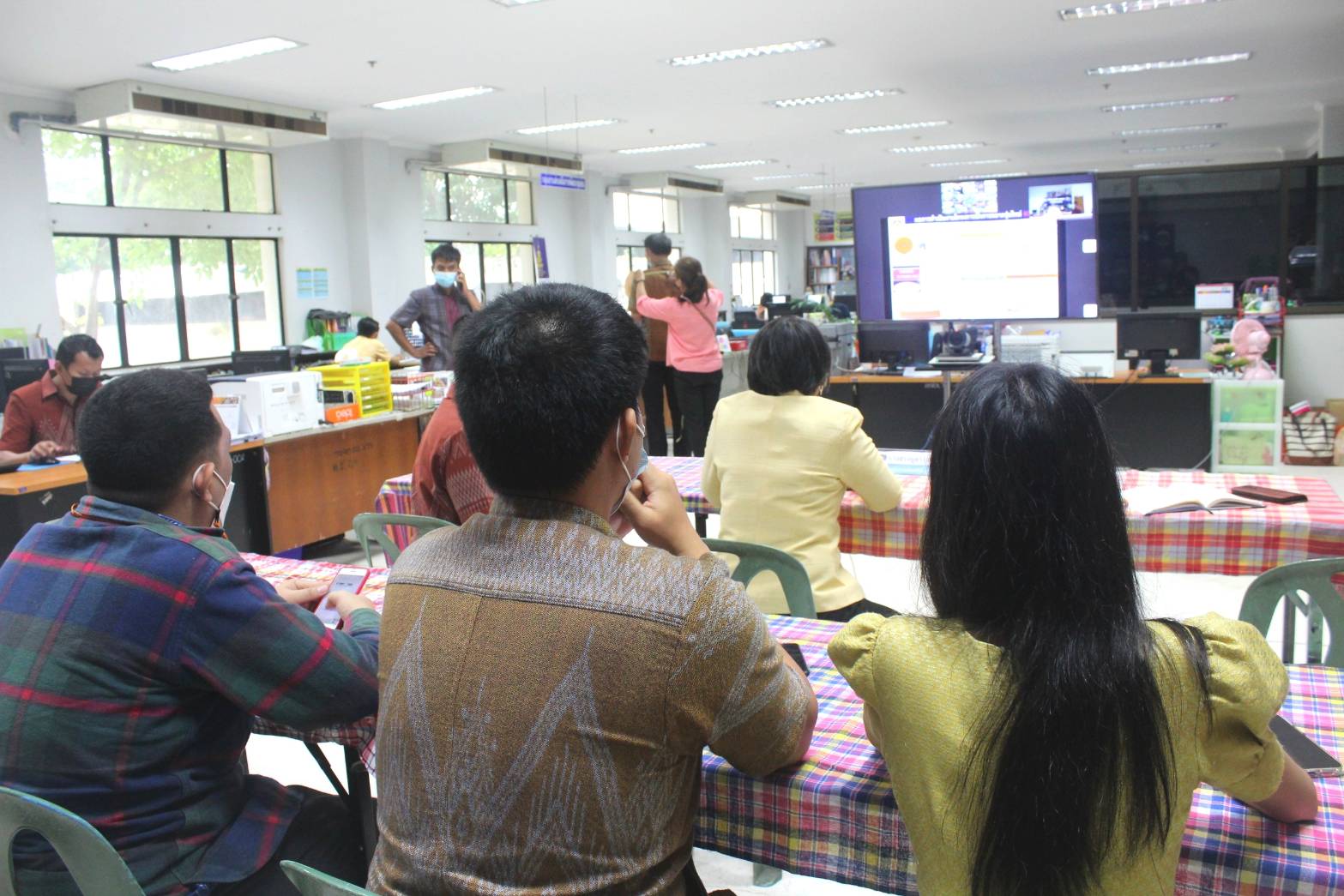 พช.หนองคาย ร่วมรับฟังการประชุมชี้แจงการดำเนินงาน นักการตลาดรุ่นใหม่ (สภว.) ผ่านระบบวีดิทัศน์ทางไกล (Video Conference)