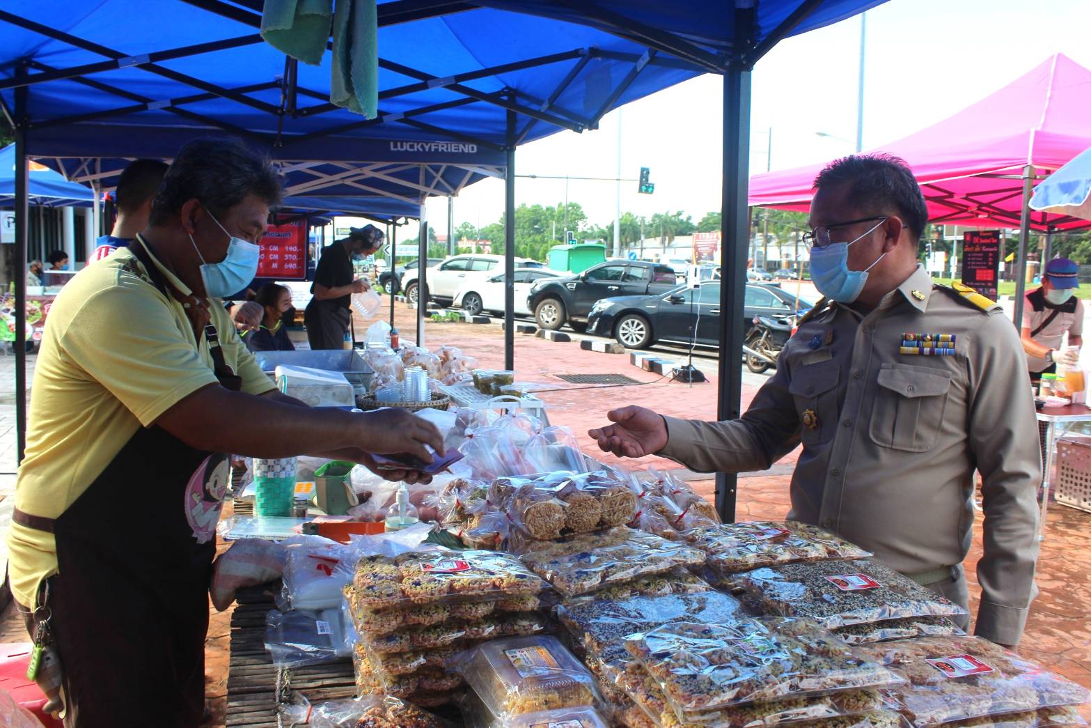 จังหวัดหนองคาย จัดตลาดชุมชน คนหนองคาย ร่วมใจฝ่าวิกฤตไปด้วยกัน