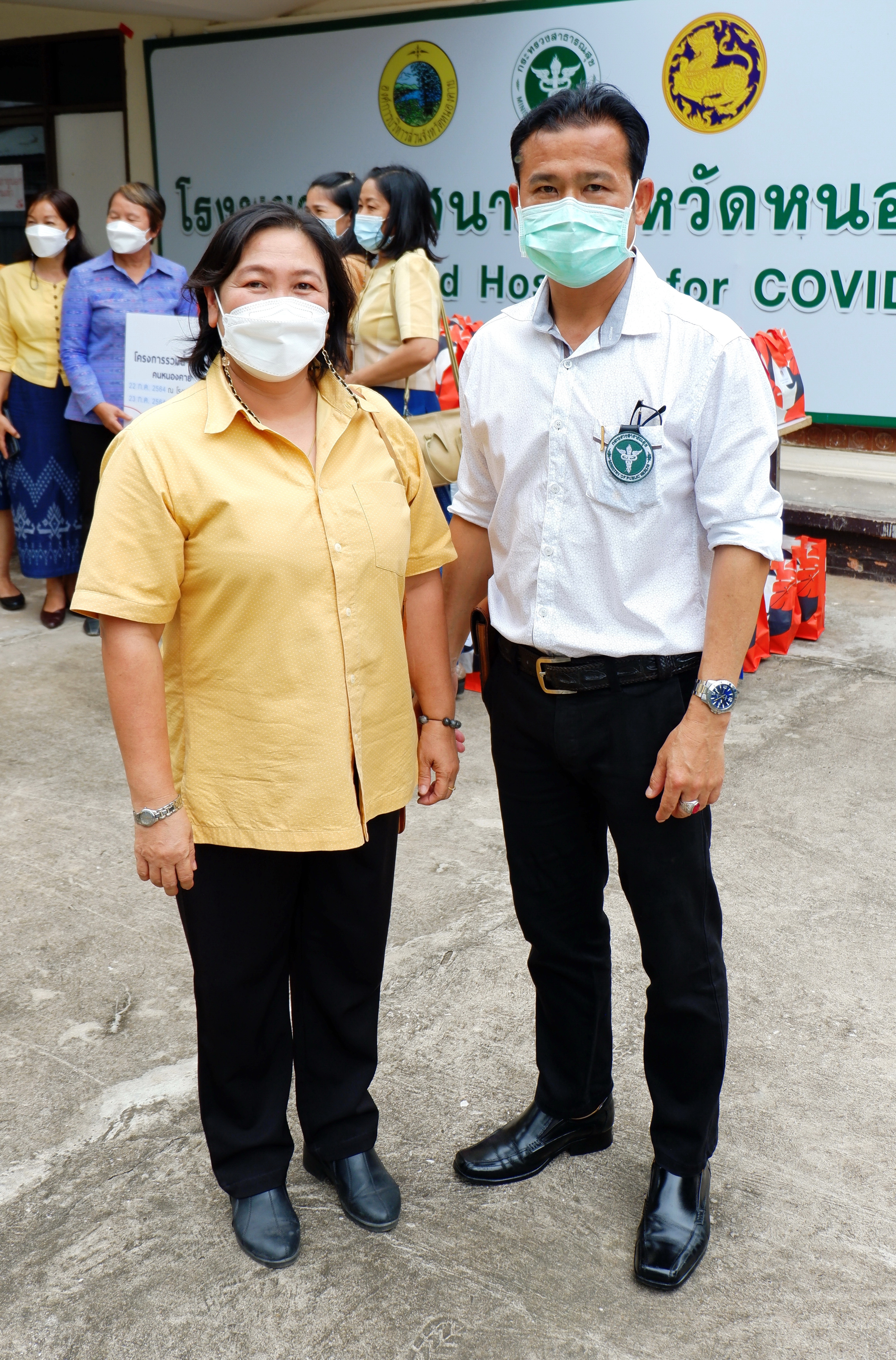 พช.หนองคาย ร่วมกับ ผู้นำเครือข่ายพัฒนาชุมชน ดำเนินงานโครงการรวมน้ำใจ เครือข่ายงานพัฒนาชุมชน คนหนองคาย “ ปันสุข สู้ภัยโควิด-19 ” เพื่อร่วมแก้ไขปัญหาของผู้ที่ได้รับผลกระทบและได้รับความเดือดร้อนจากสถานการณ์การแพร่ระบาดของโรคติดเชื้อไวรัสโคโรน่า 2019 (โควิด-19) ณ โรงพยาบาลสนามแห่งที่ 1 อำเภอเมืองหนองคาย​ จังหวัดหนองคาย