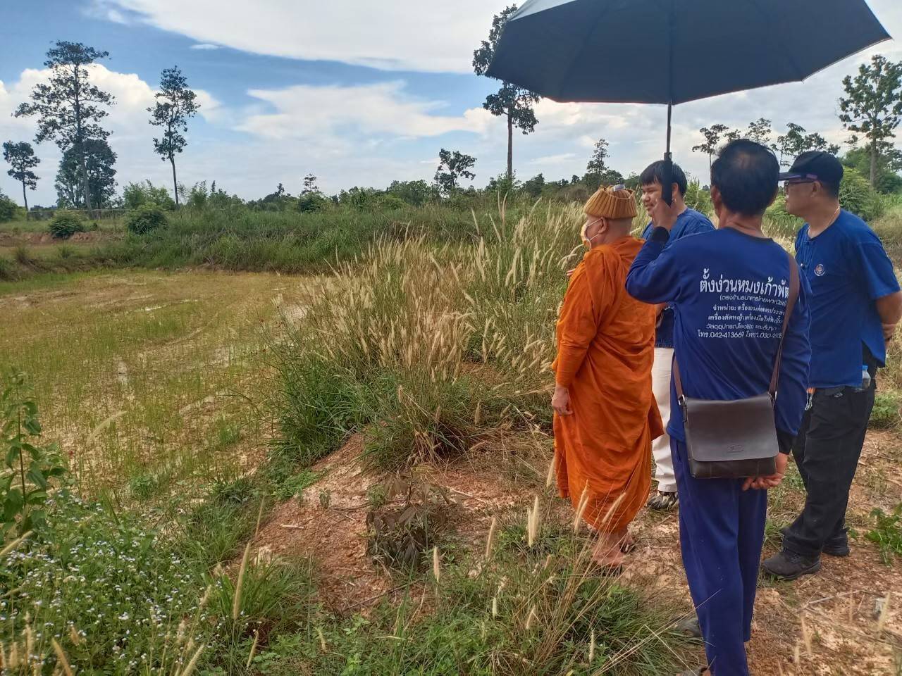 พระเดชพระคุณพระราชรัตนาลงกรณ์ รศ.ดร. เจ้าคณะจังหวัดหนองคาย หนุน “โคก หนอง นา โมเดล ” สร้างศูนย์เรียนรู้ แปลงสาธิต เศรษฐกิจพอเพียงตามหลักทฤษฏีใหม่