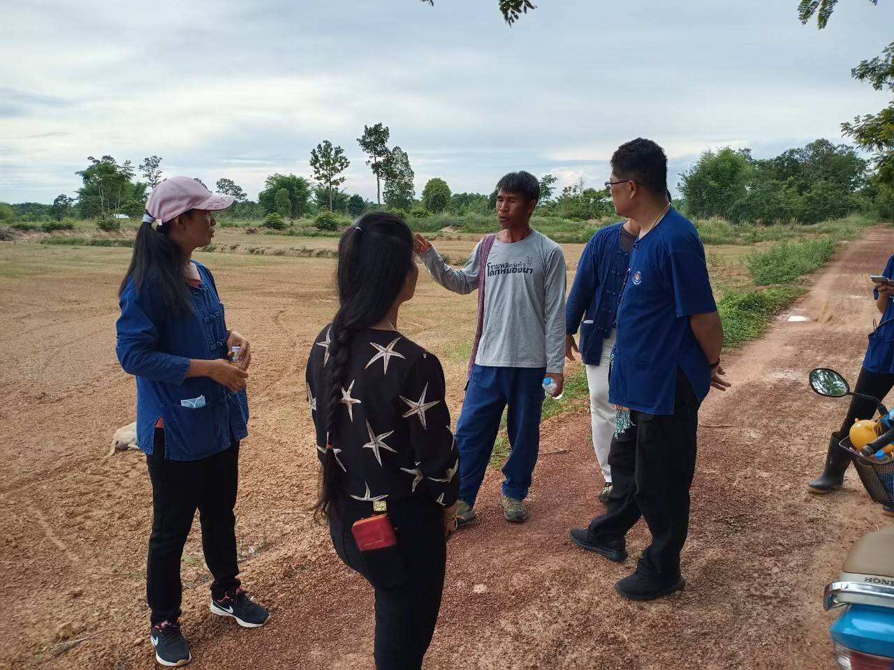 พระเดชพระคุณพระราชรัตนาลงกรณ์ รศ.ดร. เจ้าคณะจังหวัดหนองคาย หนุน “โคก หนอง นา โมเดล ” สร้างศูนย์เรียนรู้ แปลงสาธิต เศรษฐกิจพอเพียงตามหลักทฤษฏีใหม่