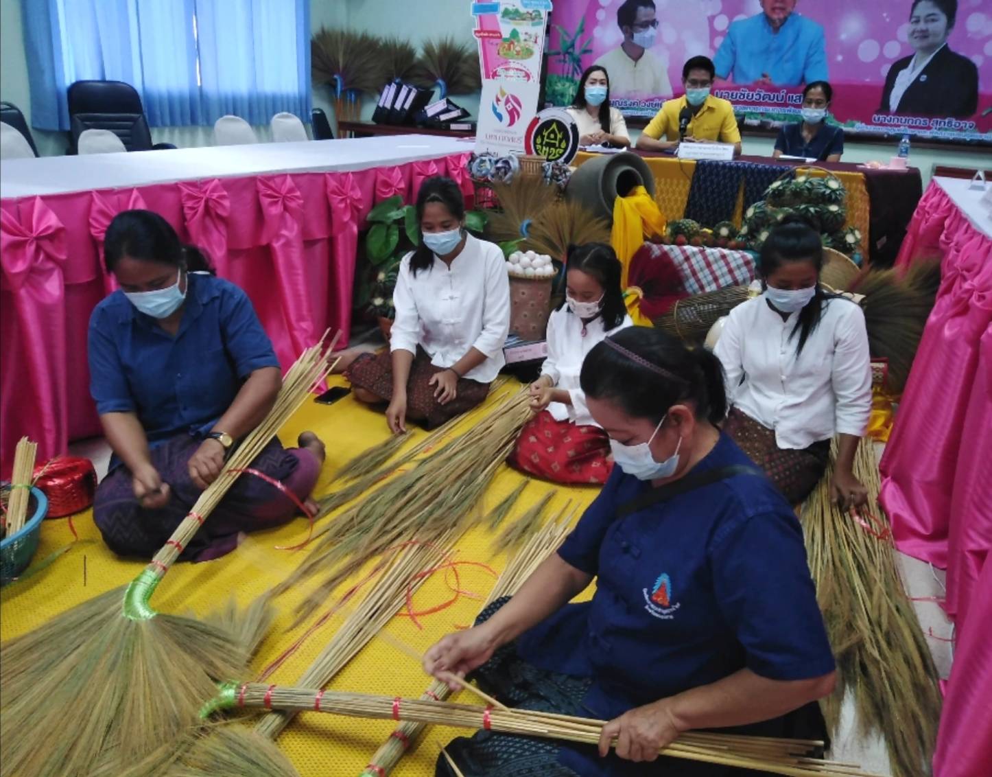 พช.หนองคาย เข้าร่วมการคัดเลือกคนกองทุนพัฒนาบทบาทสตรีดีเด่น ระดับเขตตรวจราชการที่ 10 ผ่านระบบการประชุมออนไลน์
