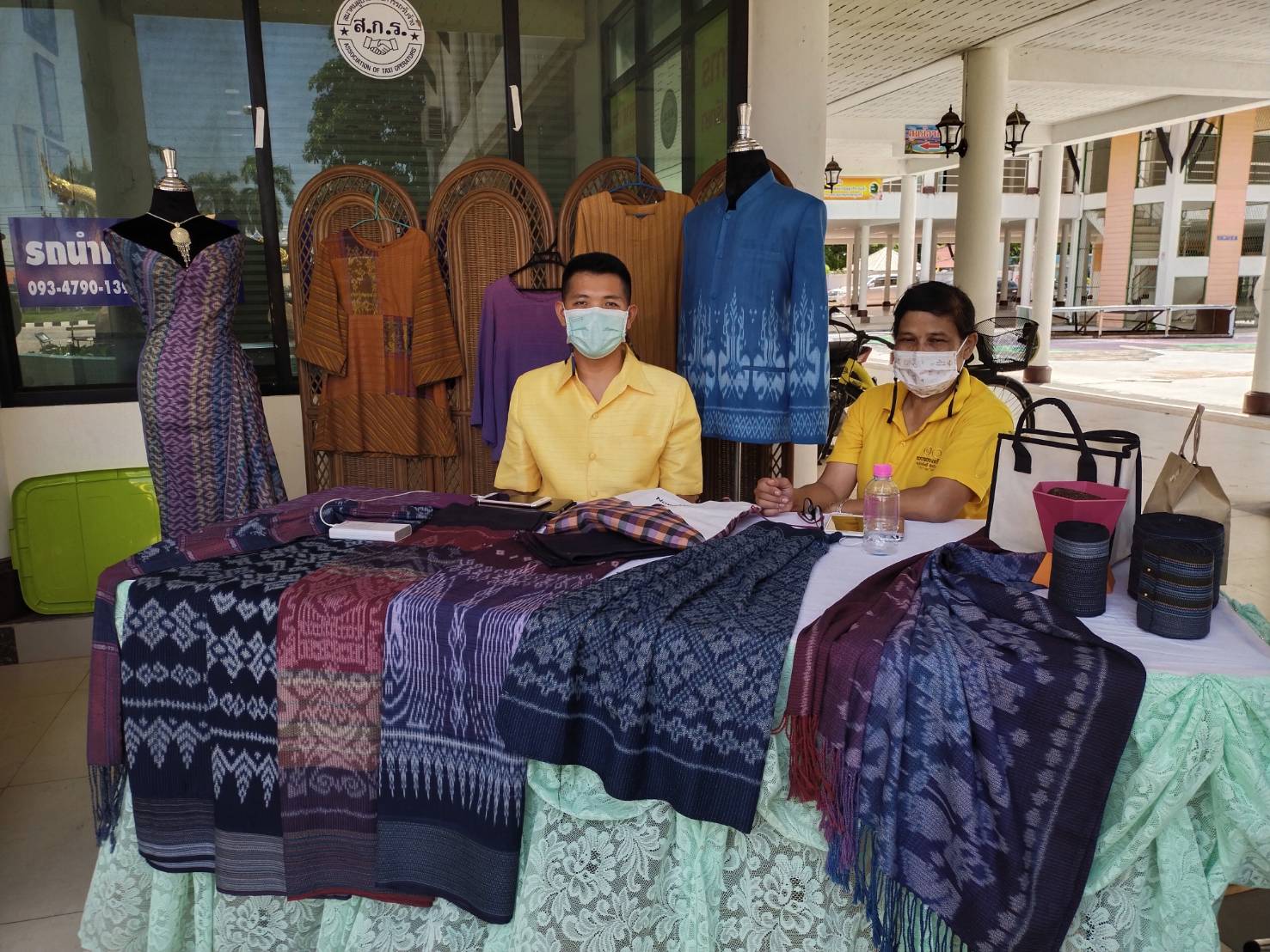 พช.หนองคายร่วมกับ คณะกรรมการพัฒนาสตรีจังหวัดหนองคาย ดำเนินโครงการสร้างภาพลักษณ์ สืบสานภูมิปัญญา “ผ้าไทย ใส่ให้สนุก”