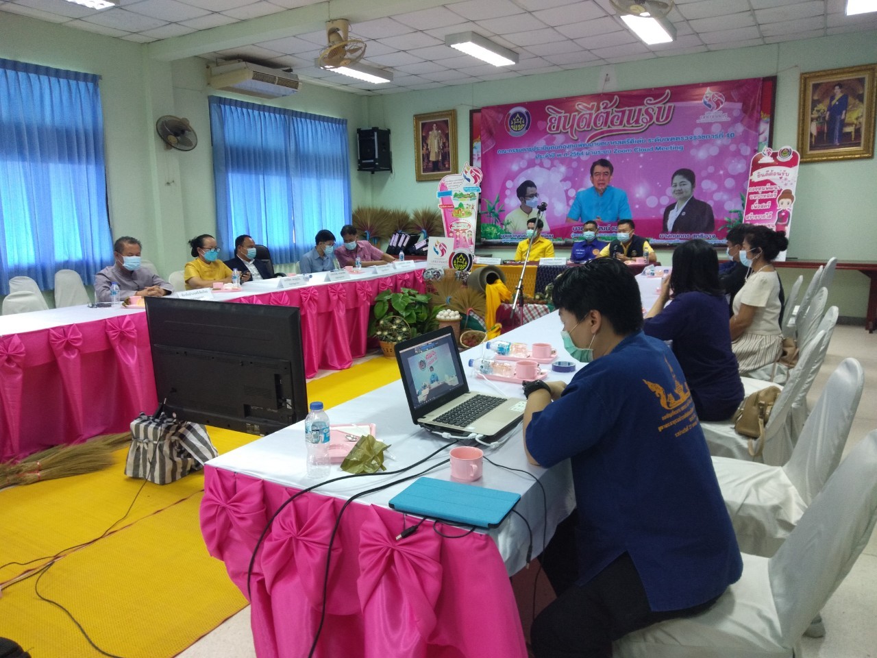 พช.หนองคาย เข้าร่วมการคัดเลือกคนกองทุนพัฒนาบทบาทสตรีดีเด่น ระดับเขตตรวจราชการที่ 10 ผ่านระบบการประชุมออนไลน์
