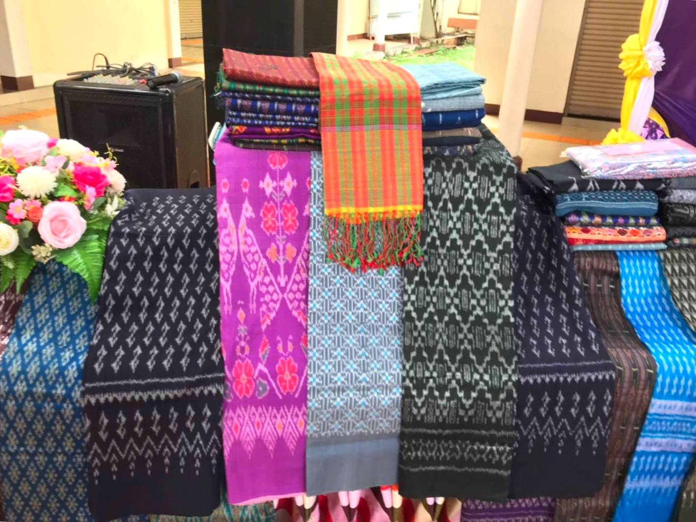 พช.หนองคายร่วมกับ คณะกรรมการพัฒนาสตรีจังหวัดหนองคาย ดำเนินโครงการสร้างภาพลักษณ์ สืบสานภูมิปัญญา “ผ้าไทย ใส่ให้สนุก” รุ่นที่ 3