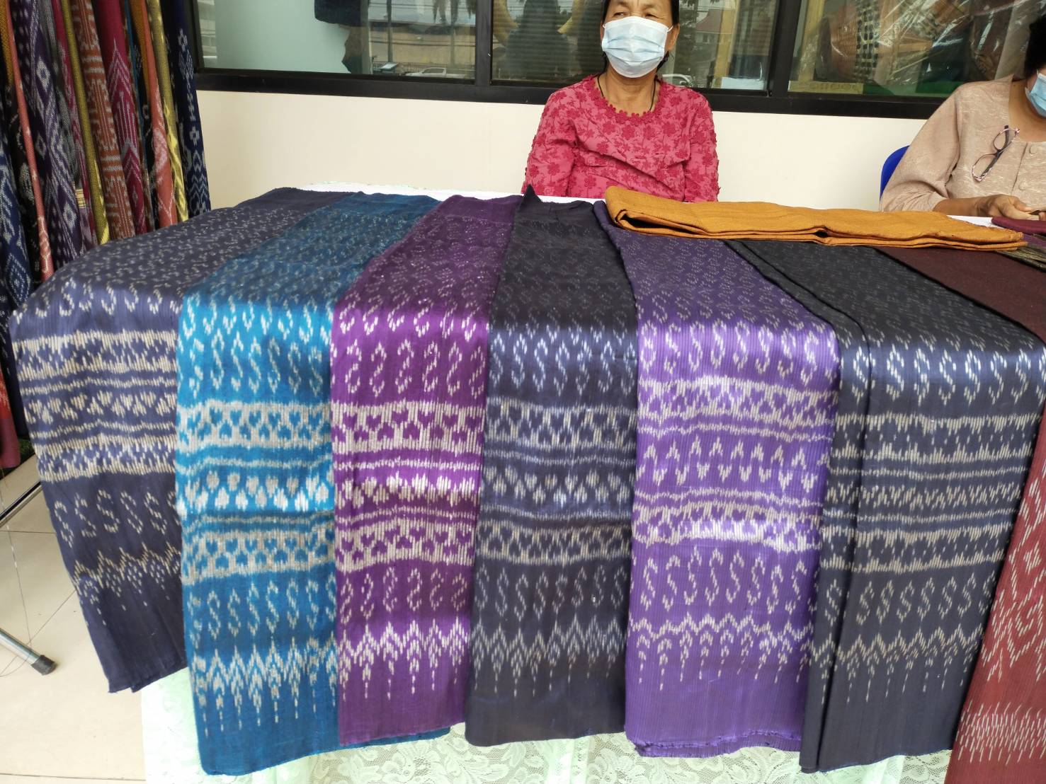 พช.หนองคายร่วมกับ คณะกรรมการพัฒนาสตรีจังหวัดหนองคาย ดำเนินโครงการสร้างภาพลักษณ์ สืบสานภูมิปัญญา “ผ้าไทย ใส่ให้สนุก” รุ่นที่ 3