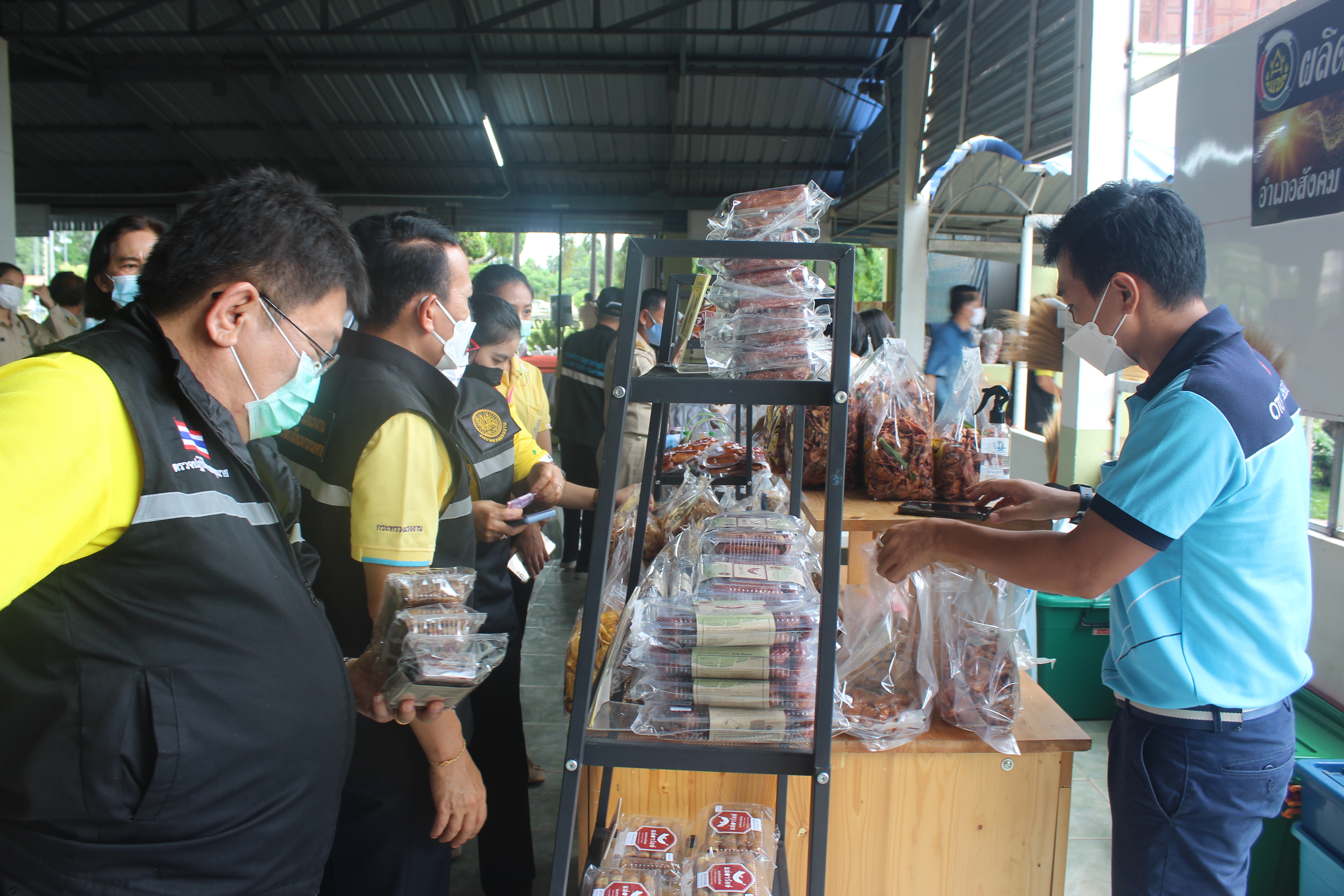 จังหวัดหนองคาย จัดกิจกรรมโครงการจังหวัดเคลื่อนที่ “หน่วยบำบัดทุกข์ บำรุงสุข สร้างรอยยิ้มให้ประชาชน” นำส่วนราชการออกให้บริการประชาชนในพื้นที่โรงเรียนอนุบาลสังคม ตำบลสังคม อำเภอสังคม​ จังหวัดหนองคาย