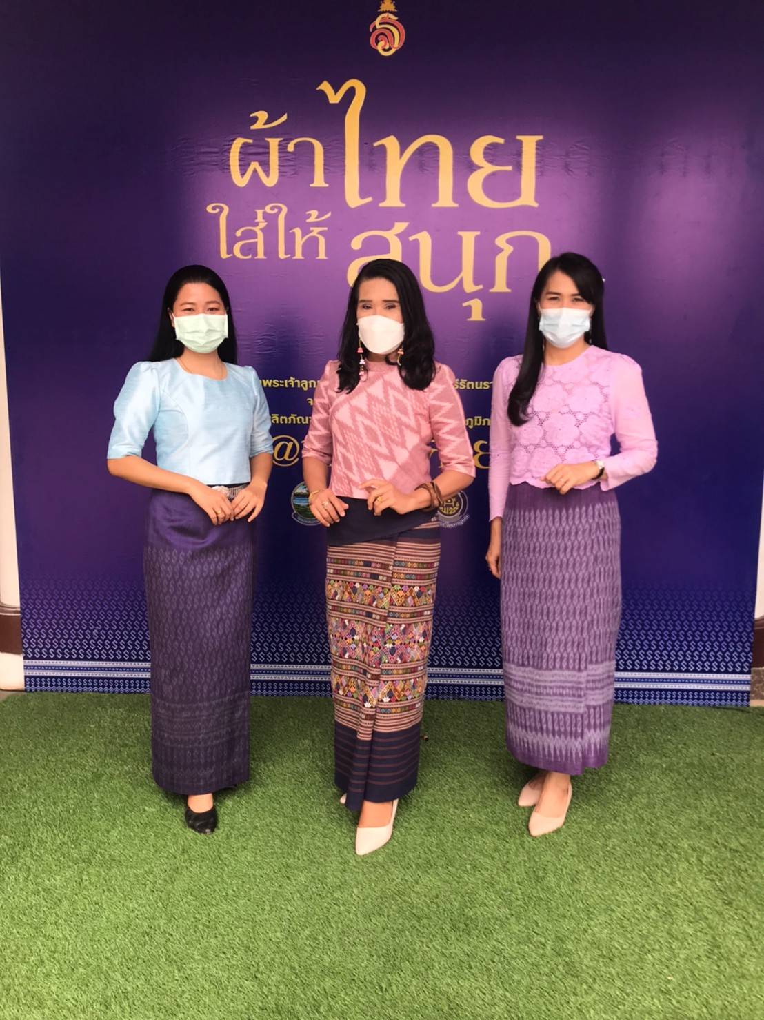 พช.หนองคายร่วมกับ คณะกรรมการพัฒนาสตรีจังหวัดหนองคาย ดำเนินโครงการสร้างภาพลักษณ์ สืบสานภูมิปัญญา “ผ้าไทย ใส่ให้สนุก” รุ่นที่ 3