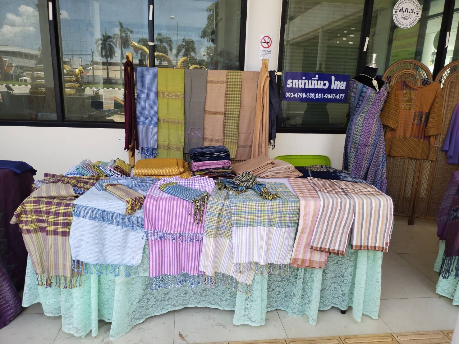 พช.หนองคายร่วมกับ คณะกรรมการพัฒนาสตรีจังหวัดหนองคาย ดำเนินโครงการสร้างภาพลักษณ์ สืบสานภูมิปัญญา “ผ้าไทย ใส่ให้สนุก”