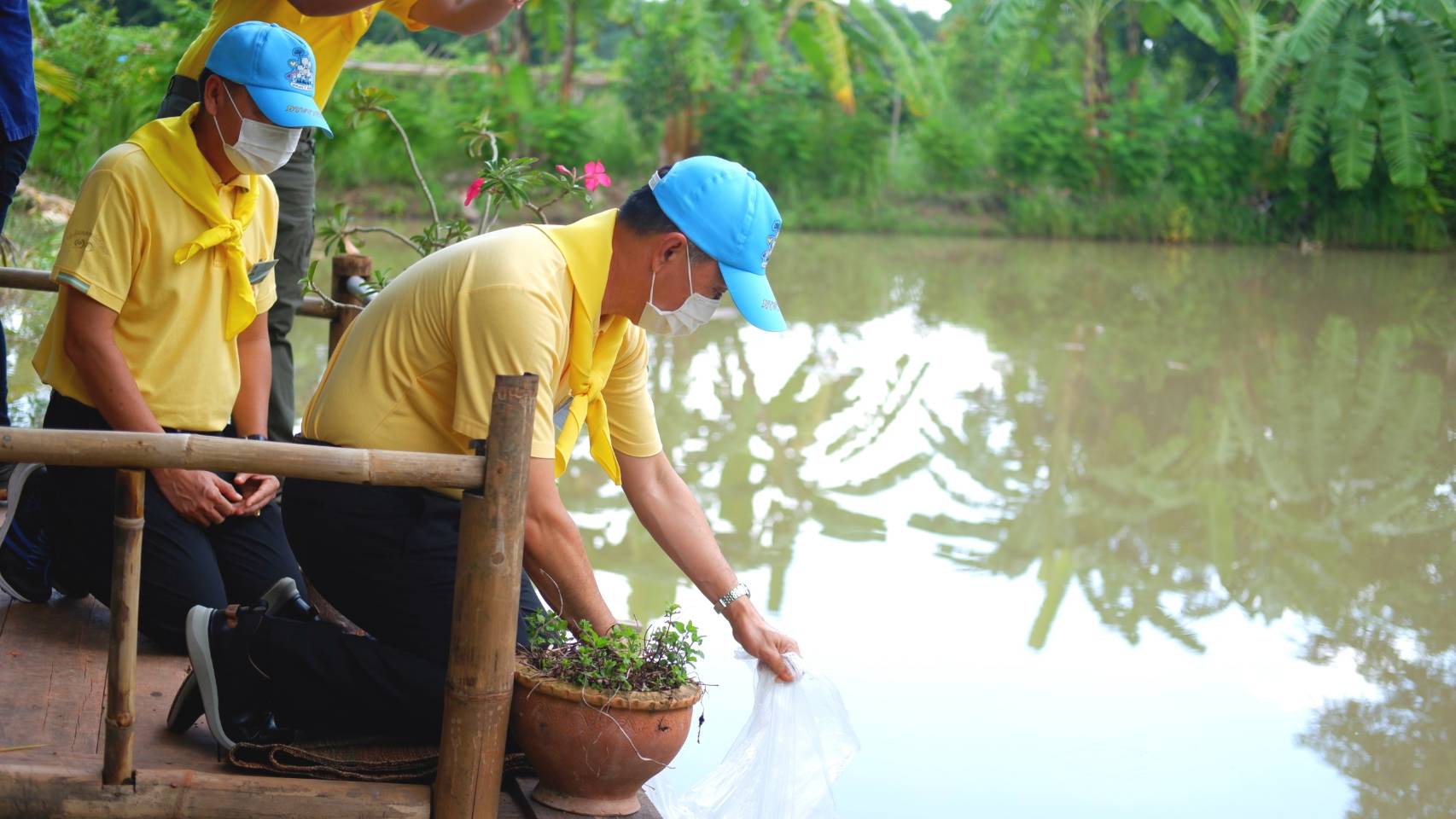 จังหวัดหนองคาย Kick off กิจกรรม “จิตอาสาพัฒนาชุมชนเอามื้อสามัคคี” เพื่อเฉลิมพระเกียรติเนื่องในโอกาสมหามงคลเฉลิมพระชนมพรรษาพระบาทสมเด็จพระปรเมนทรรามาธิบดีศรีสินทรมหาวชิราลงกรณ พระวชิรเกล้าเจ้าอยู่หั