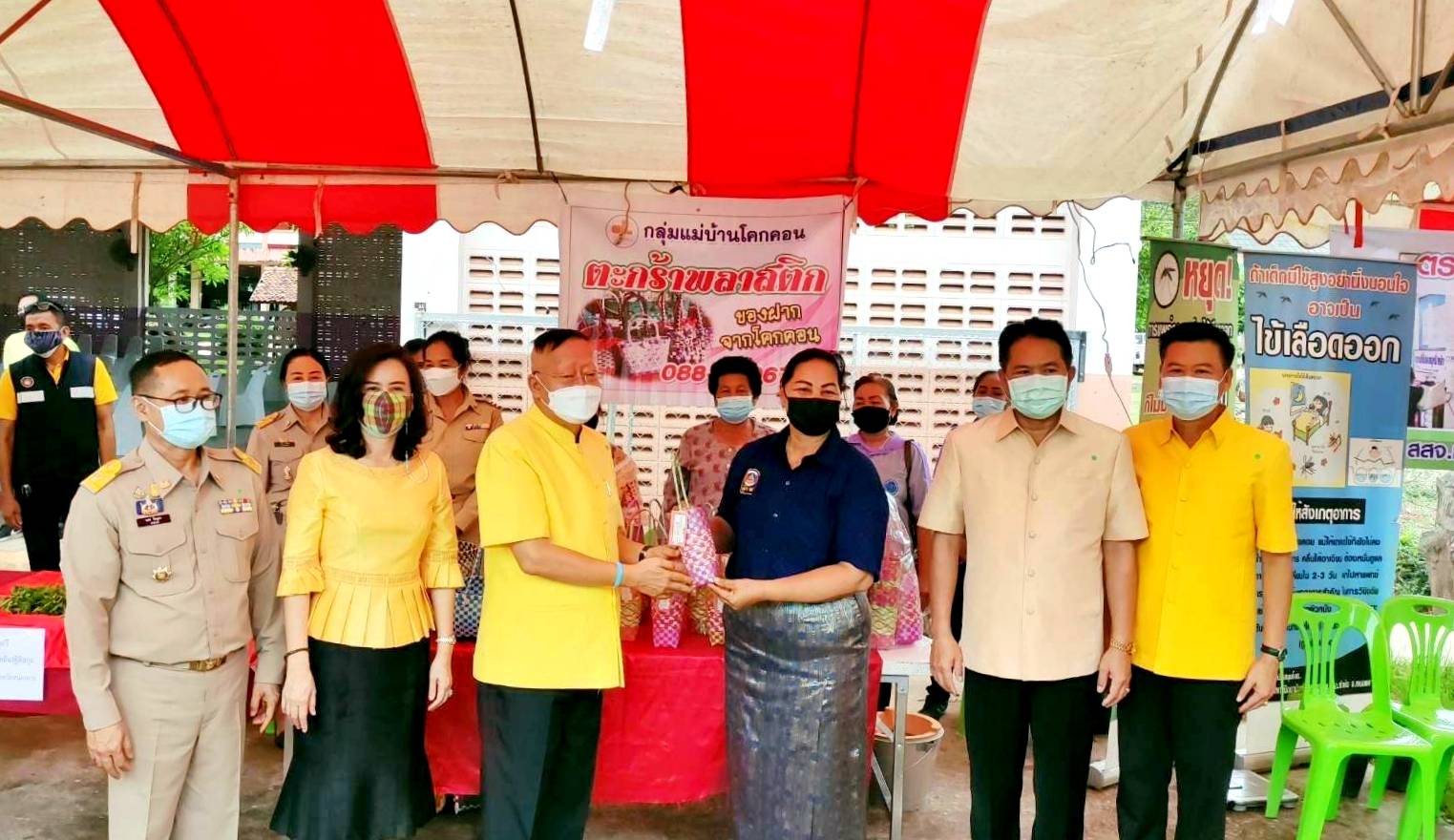 จังหวัดหนองคาย จัดกิจกรรมโครงการจังหวัดเคลื่อนที่ “หน่วยบำบัดทุกข์ บำรุงสุข สร้างรอยยิ้มให้ประชาชน” นำส่วนราชการออกให้บริการประชาชนในพื้นที่ โรงเรียนโคกคอนวิทยาคม อ.ท่าบ่อ จ.หนองคาย