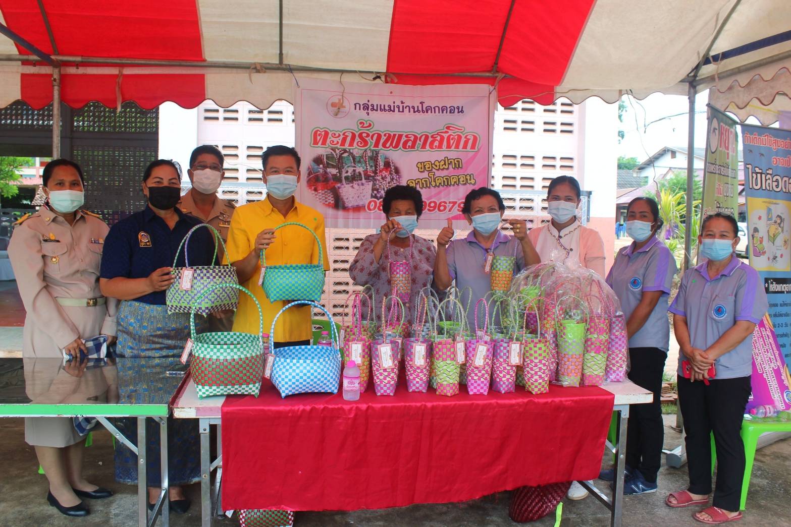 จังหวัดหนองคาย จัดกิจกรรมโครงการจังหวัดเคลื่อนที่ “หน่วยบำบัดทุกข์ บำรุงสุข สร้างรอยยิ้มให้ประชาชน” นำส่วนราชการออกให้บริการประชาชนในพื้นที่ โรงเรียนโคกคอนวิทยาคม อ.ท่าบ่อ จ.หนองคาย