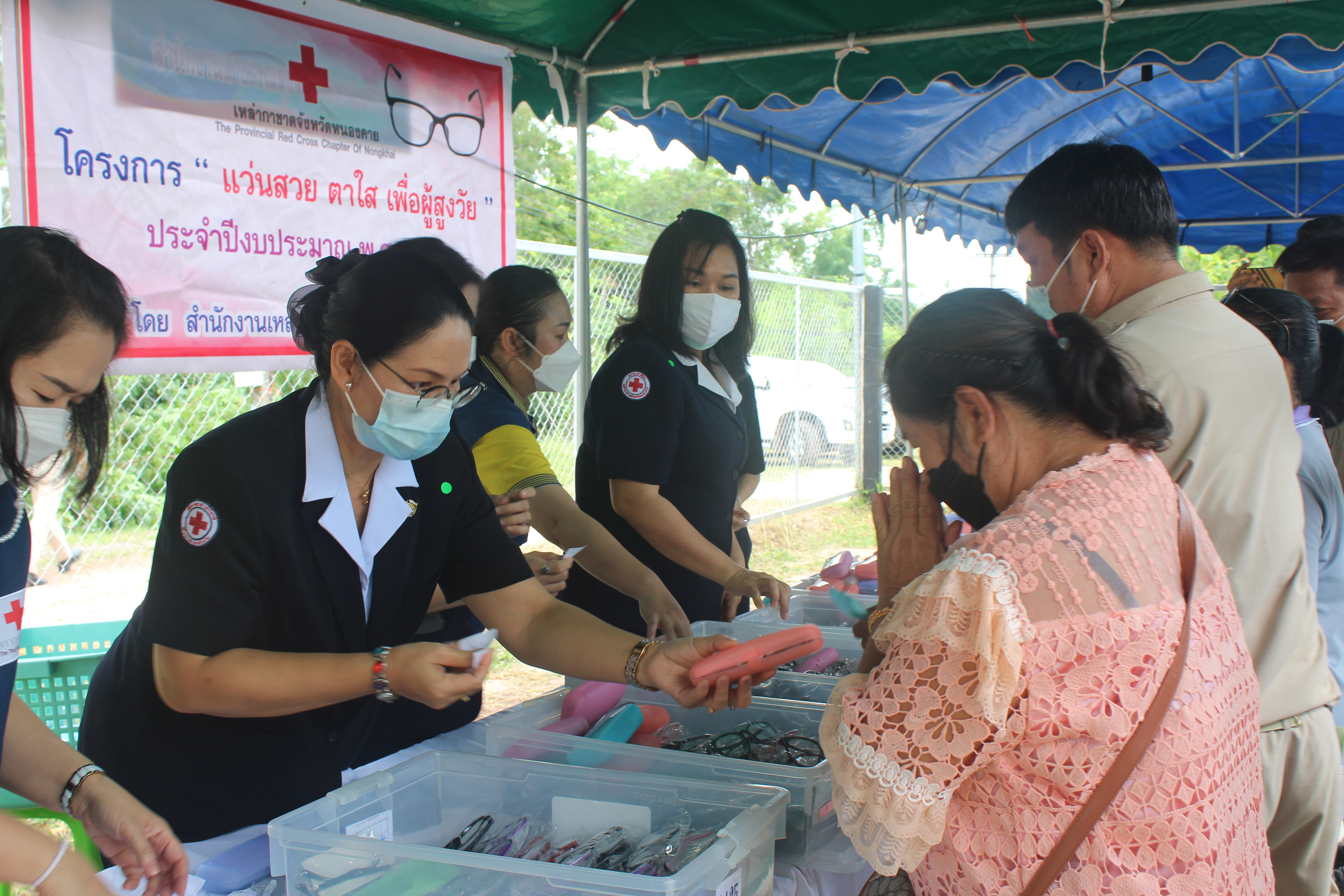 จังหวัดหนองคาย จัดกิจกรรมโครงการจังหวัดเคลื่อนที่ “หน่วยบำบัดทุกข์ บำรุงสุข สร้างรอยยิ้มให้ประชาชน” นำส่วนราชการออกให้บริการประชาชนในพื้นที่ โรงเรียนโคกคอนวิทยาคม อ.ท่าบ่อ จ.หนองคาย