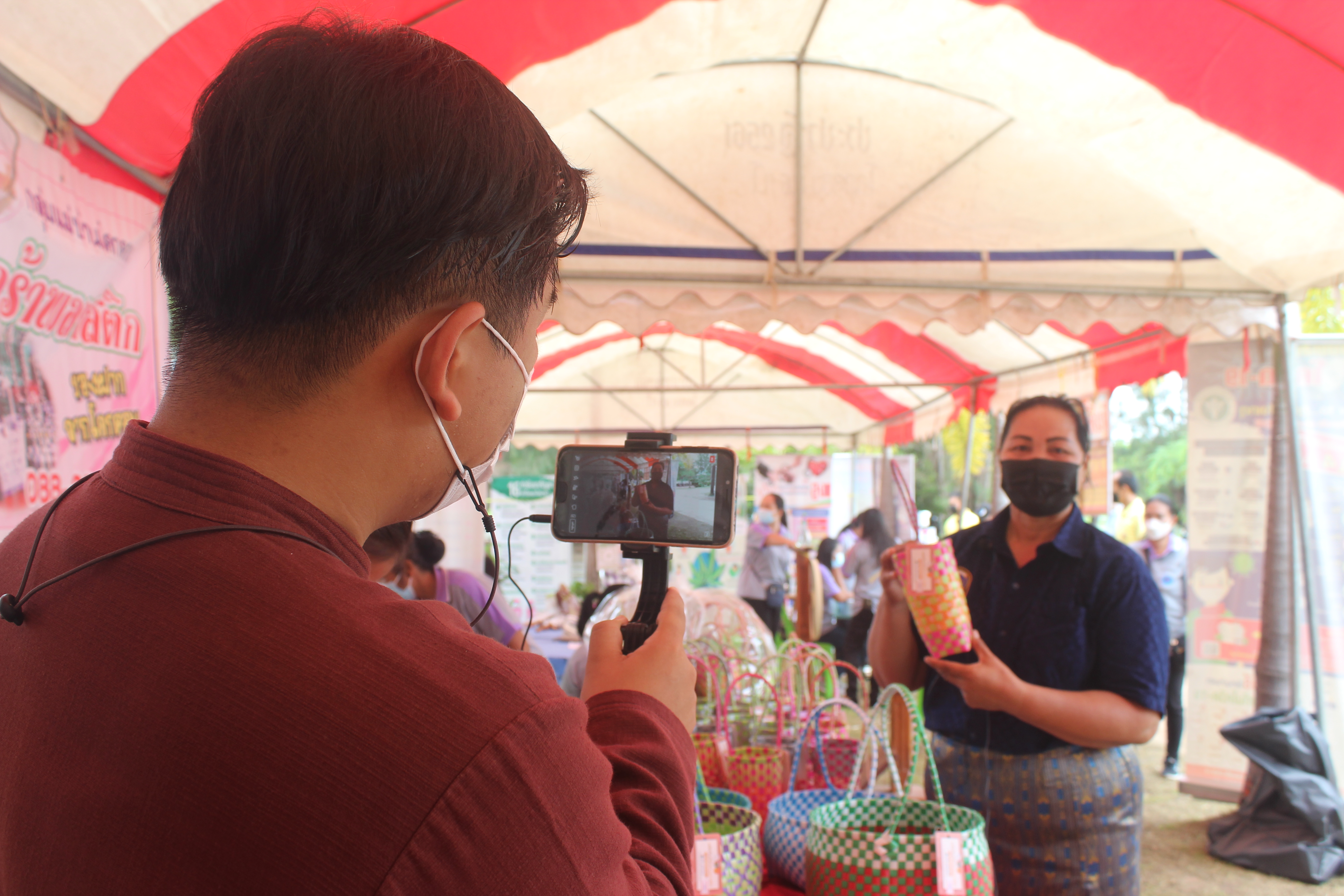 จังหวัดหนองคาย จัดกิจกรรมโครงการจังหวัดเคลื่อนที่ “หน่วยบำบัดทุกข์ บำรุงสุข สร้างรอยยิ้มให้ประชาชน” นำส่วนราชการออกให้บริการประชาชนในพื้นที่ โรงเรียนโคกคอนวิทยาคม อ.ท่าบ่อ จ.หนองคาย